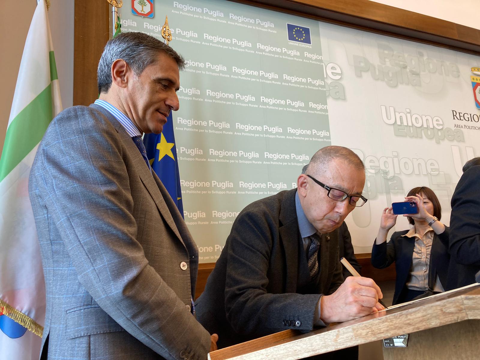 Galleria Patto di Amicizia tra Regione Puglia e la Prefettura di Saga: oggi a Bari una delegazione di 20 sindaci giapponesi per siglare un accordo di cooperazione e partenariato in ambito agricolo e agroalimentare - Diapositiva 7 di 12