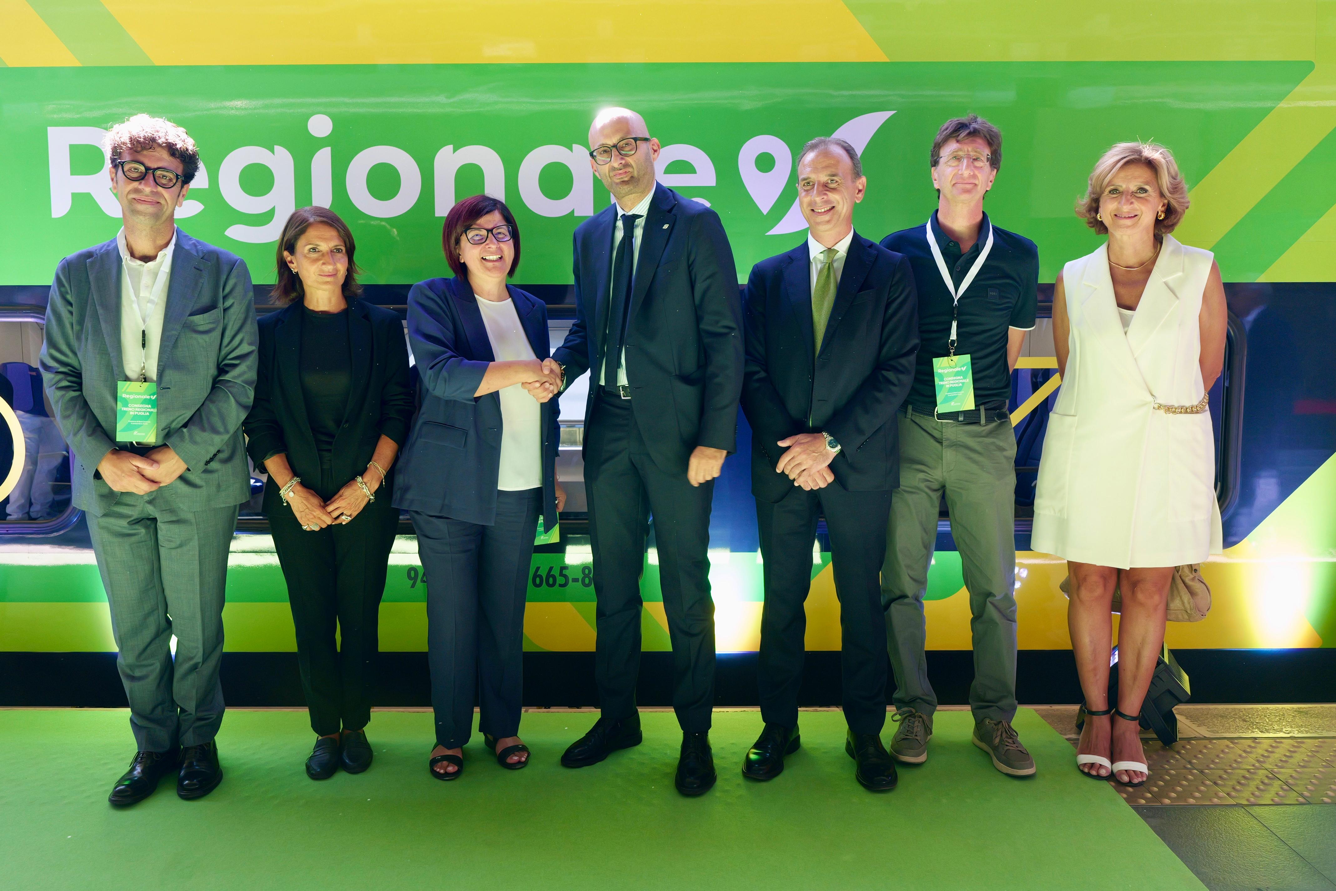 Galleria Trasporti, Ciliento: “La flotta interamente rinnovata del Regionale di Trenitalia dimostra la volontà della Regione di investire in un TPL sicuro, efficiente e sostenibile” - Diapositiva 1 di 13