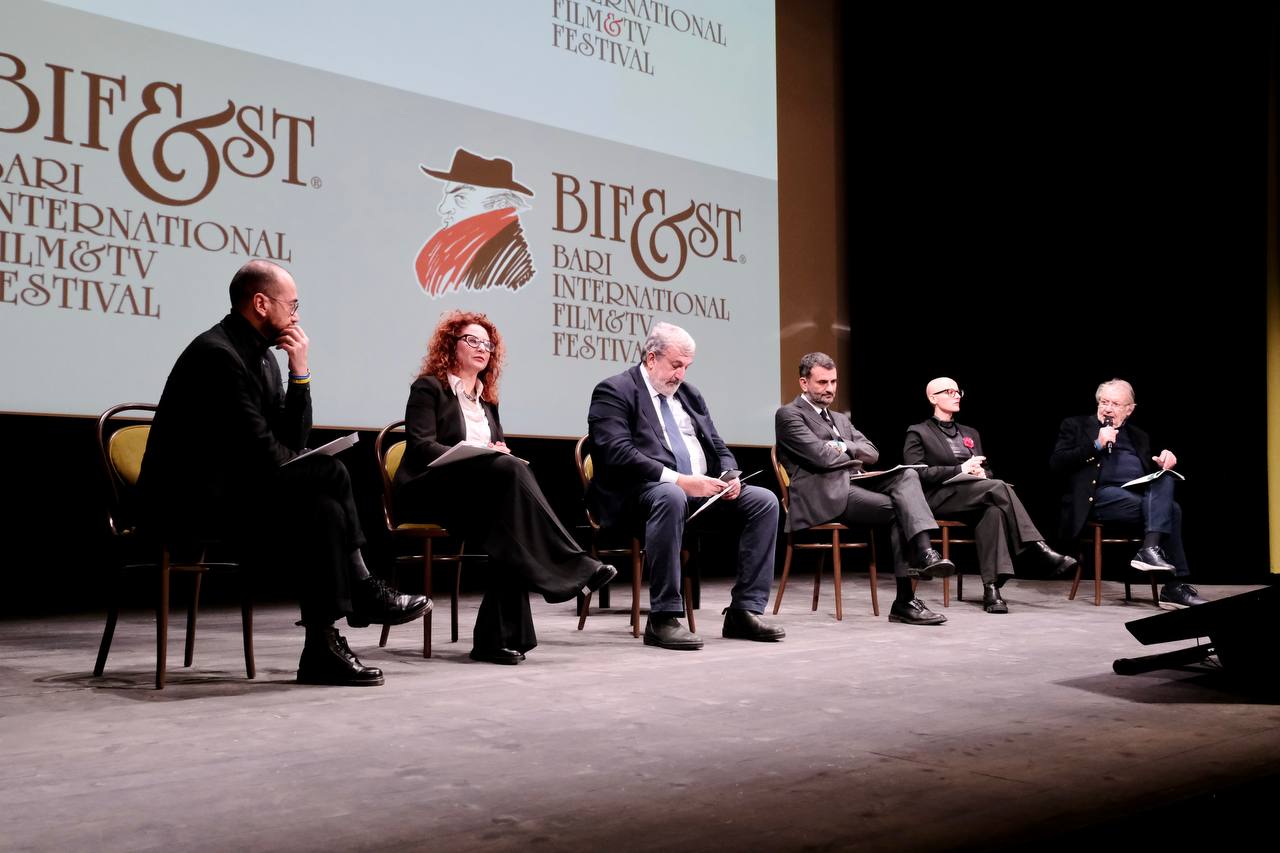 Galleria 14ESIMA EDIZIONE DEL BIFEST: “URGENTE DARE UNA DIMENSIONE ISTITUZIONALE ALLA FESTA DEL CINEMA”. - Diapositiva 5 di 8