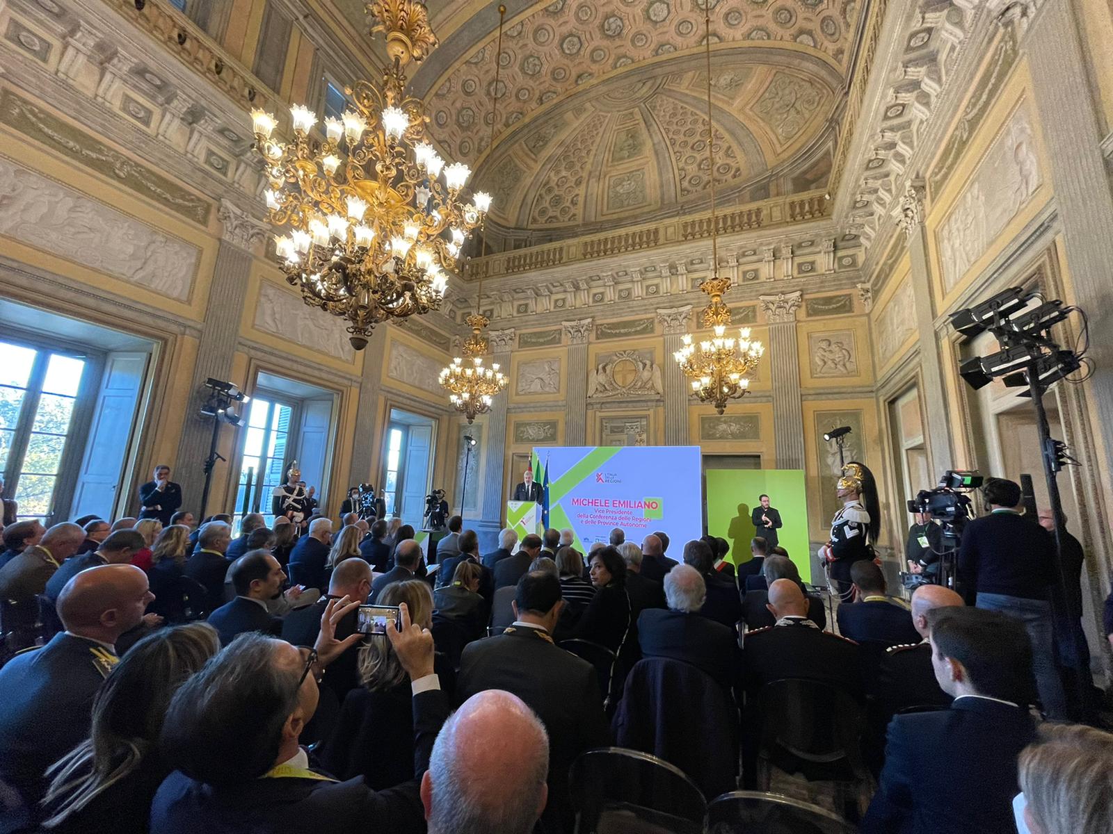 Galleria L’ITALIA DELLE REGIONI, OGGI L’INTERVENTO DEL PRESIDENTE EMILIANO ALLA PRESENZA DEL PRESIDENTE DELLA REPUBBLICA - Diapositiva 4 di 6