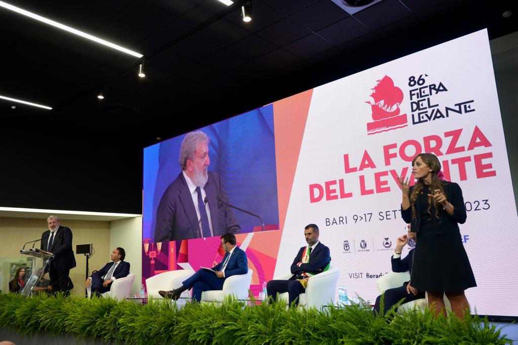 Galleria FdL 2023. 86^ edizione della Fiera del Levante. Discorso del presidente della Regione Puglia Michele Emiliano - Diapositiva 4 di 8