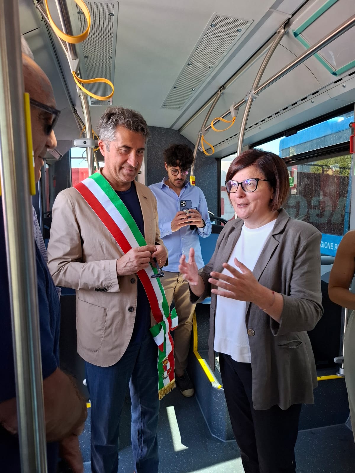 Galleria Trasporti, presentati i 3 nuovi bus a metano acquistati dalla Regione assegnati al Comune di Altamura - Diapositiva 1 di 4