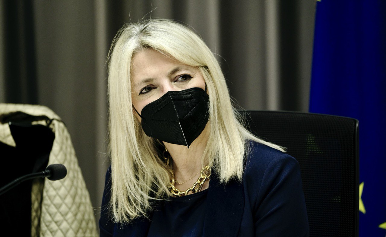 Galleria Le donne di Giunta e Consiglio regionale alzano la voce: “Unite per essere sempre più determinanti nella politica pugliese, senza lasciarsi intimidire da gesti vili e gravi offese” - Diapositiva 1 di 11