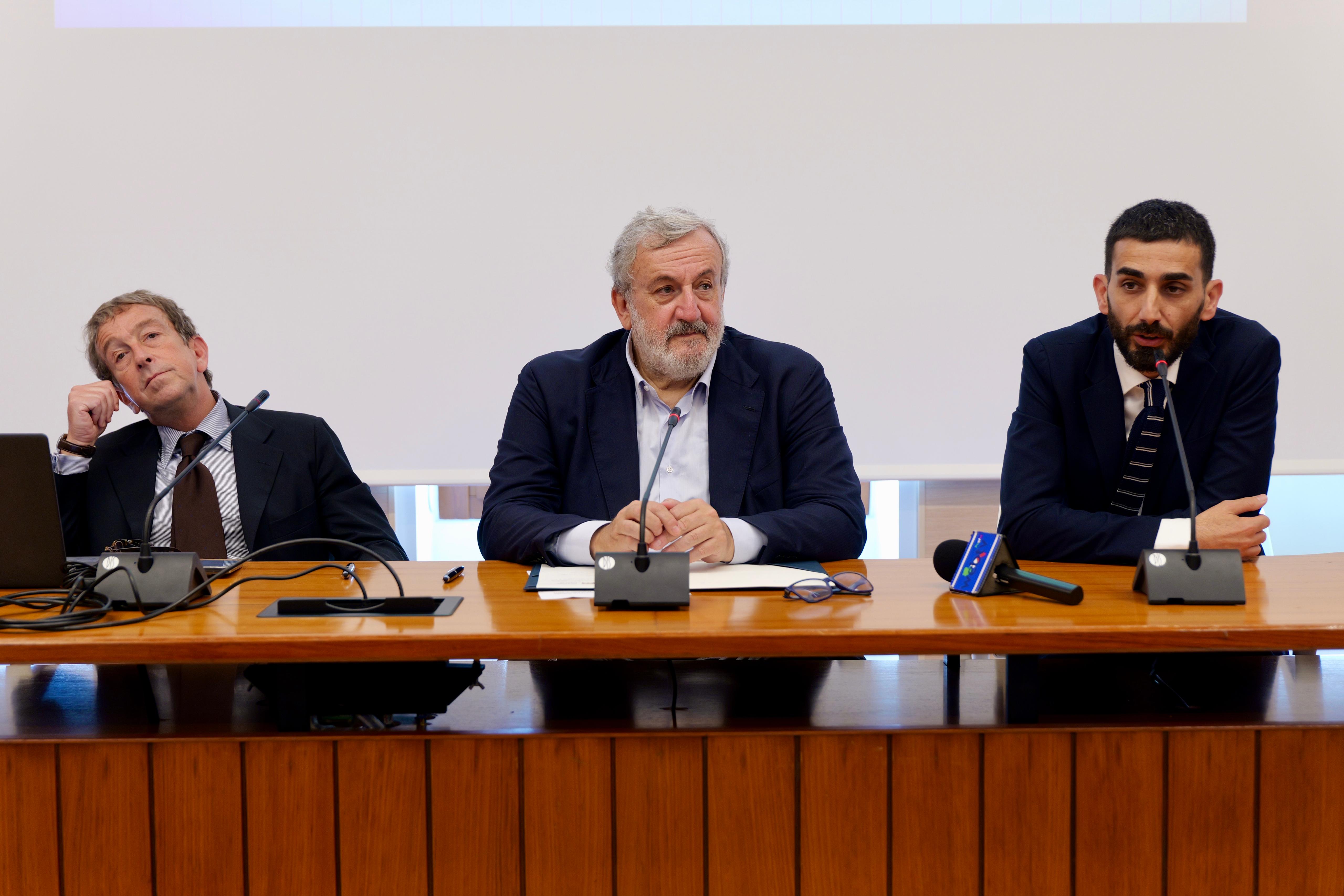 Galleria SICUREZZA INFORMATICA, SIGLATO IL PROTOCOLLO D’INTESA TRA REGIONE PUGLIA E POLIZIA DI STATO PER LA PREVENZIONE DEI CRIMINI INFORMATICI SUI SISTEMI REGIONALI E DELLE TRUFFE ONLINE - Diapositiva 6 di 10