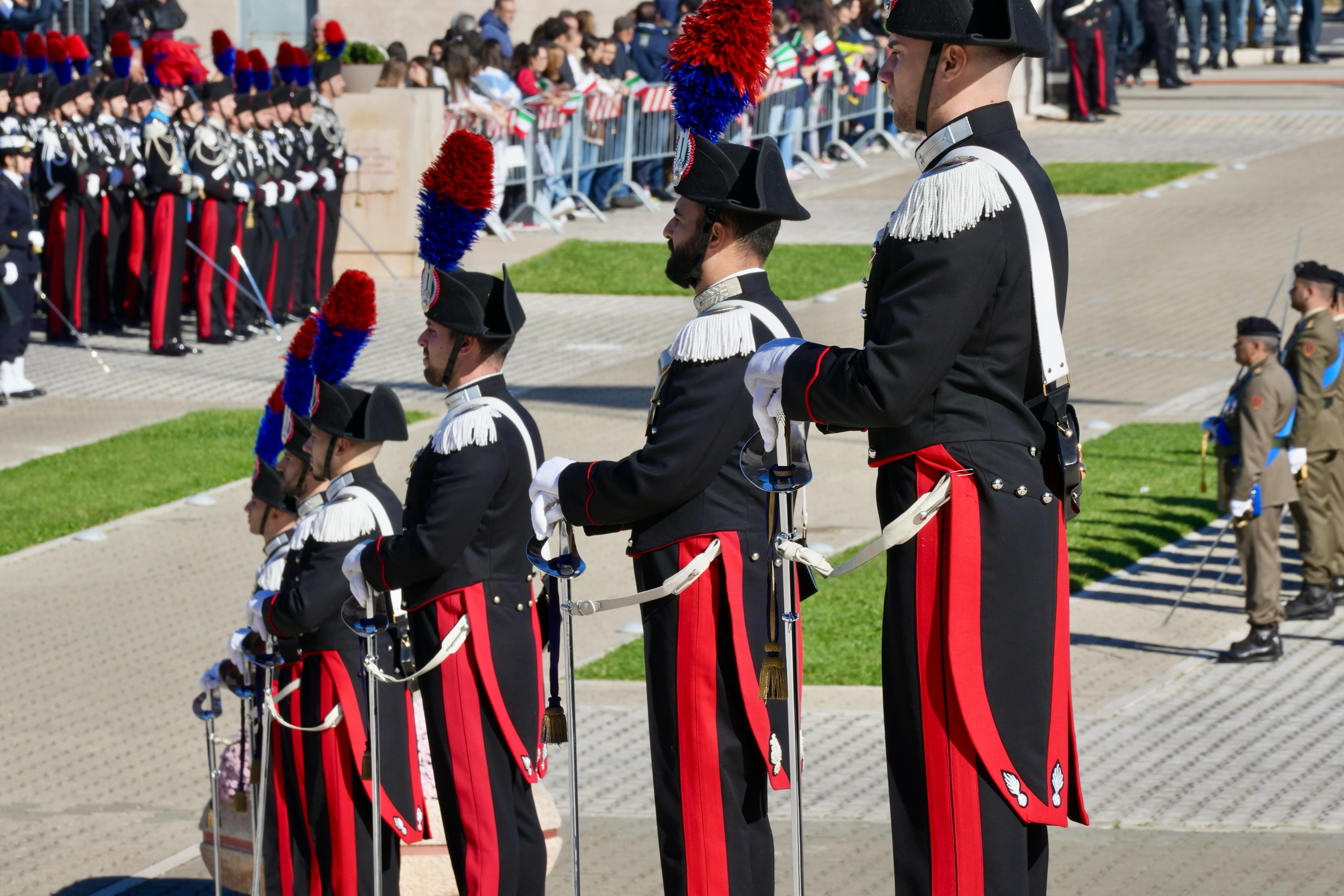 Galleria Il presidente Emiliano alle celebrazioni della Giornata dell'Unità nazionale e delle Forze Armate: “Festa che esprime gratitudine per i nostri caduti e volontà di pace” - Diapositiva 7 di 14