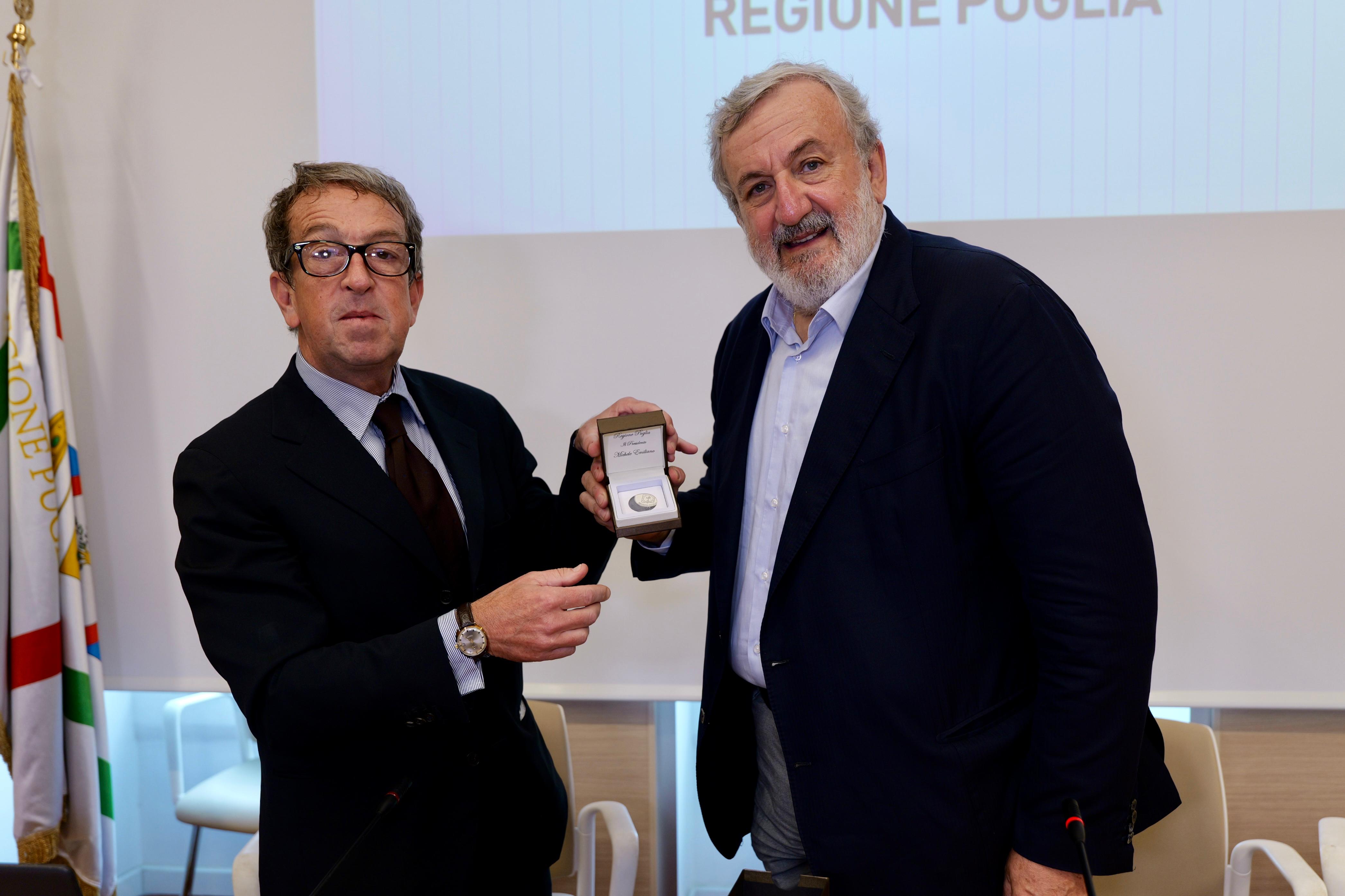 Galleria SICUREZZA INFORMATICA, SIGLATO IL PROTOCOLLO D’INTESA TRA REGIONE PUGLIA E POLIZIA DI STATO PER LA PREVENZIONE DEI CRIMINI INFORMATICI SUI SISTEMI REGIONALI E DELLE TRUFFE ONLINE - Diapositiva 2 di 10