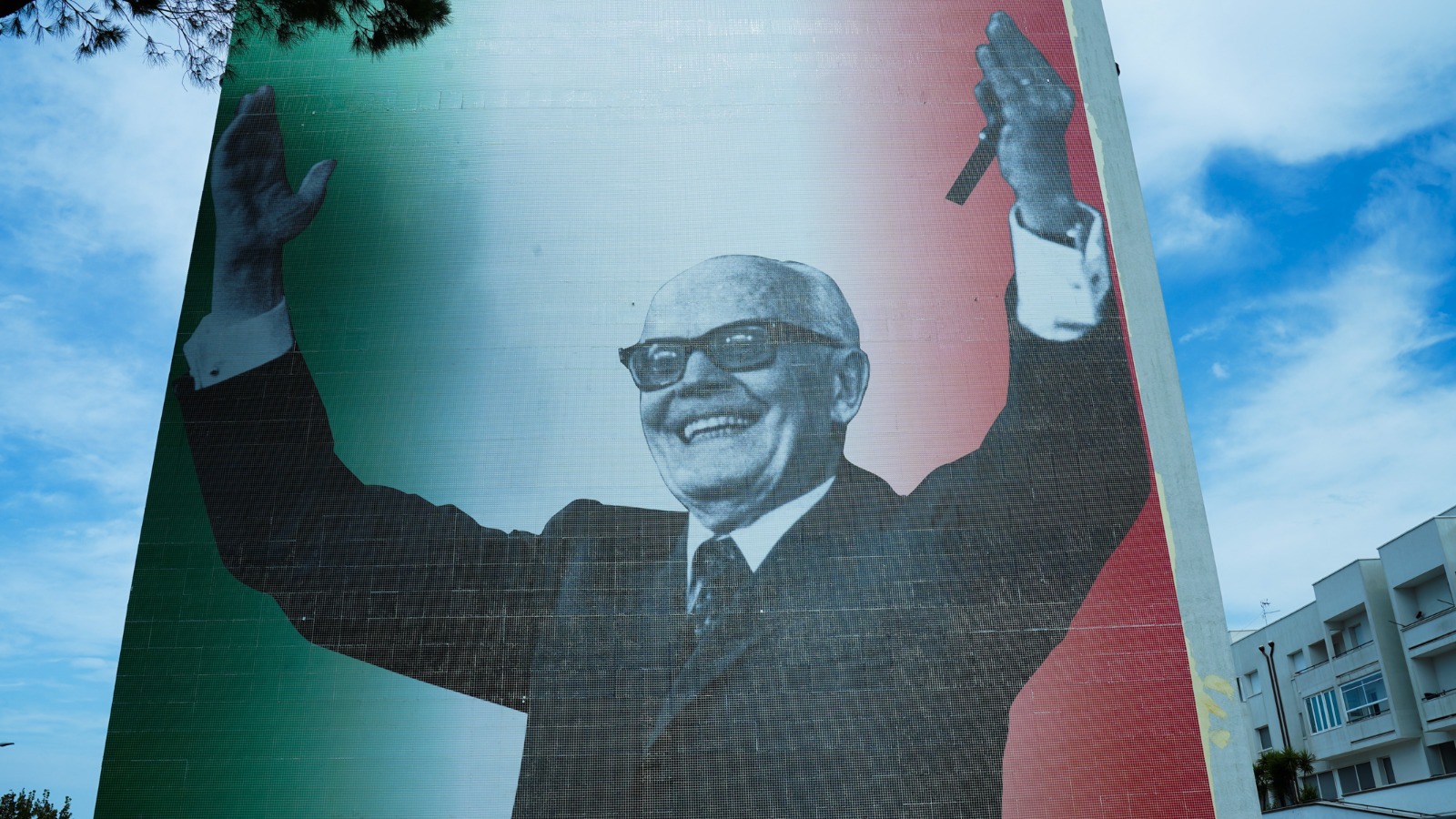 Galleria MARTINA FRANCA, EMILIANO E PENTASSUGLIA ALL’INAUGURAZIONE DELLO SMART WALL DEDICATO A PERTINI - Diapositiva 9 di 10