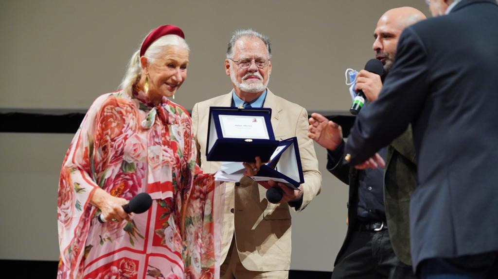 Galleria BIFEST, EMILIANO ALLA PREMIAZIONE DI HELEN MIRREN E TAYLOR HACKFORD - Diapositiva 19 di 27