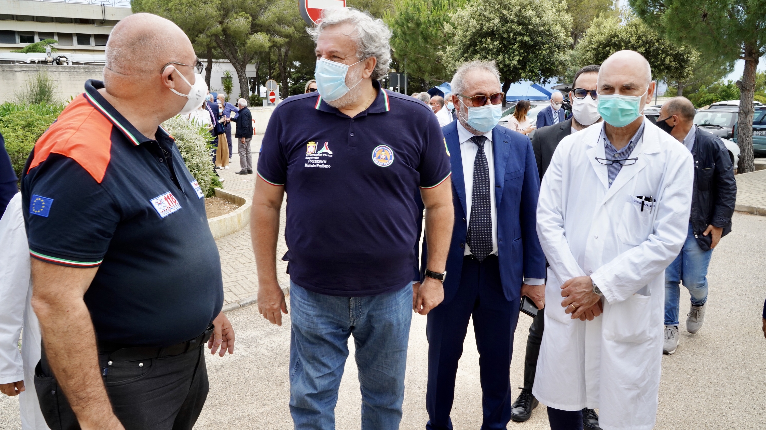 Galleria Emiliano visita il nuovo reparto di terapia intensiva realizzato dalla Protezione Civile della Regione Puglia - Diapositiva 2 di 11