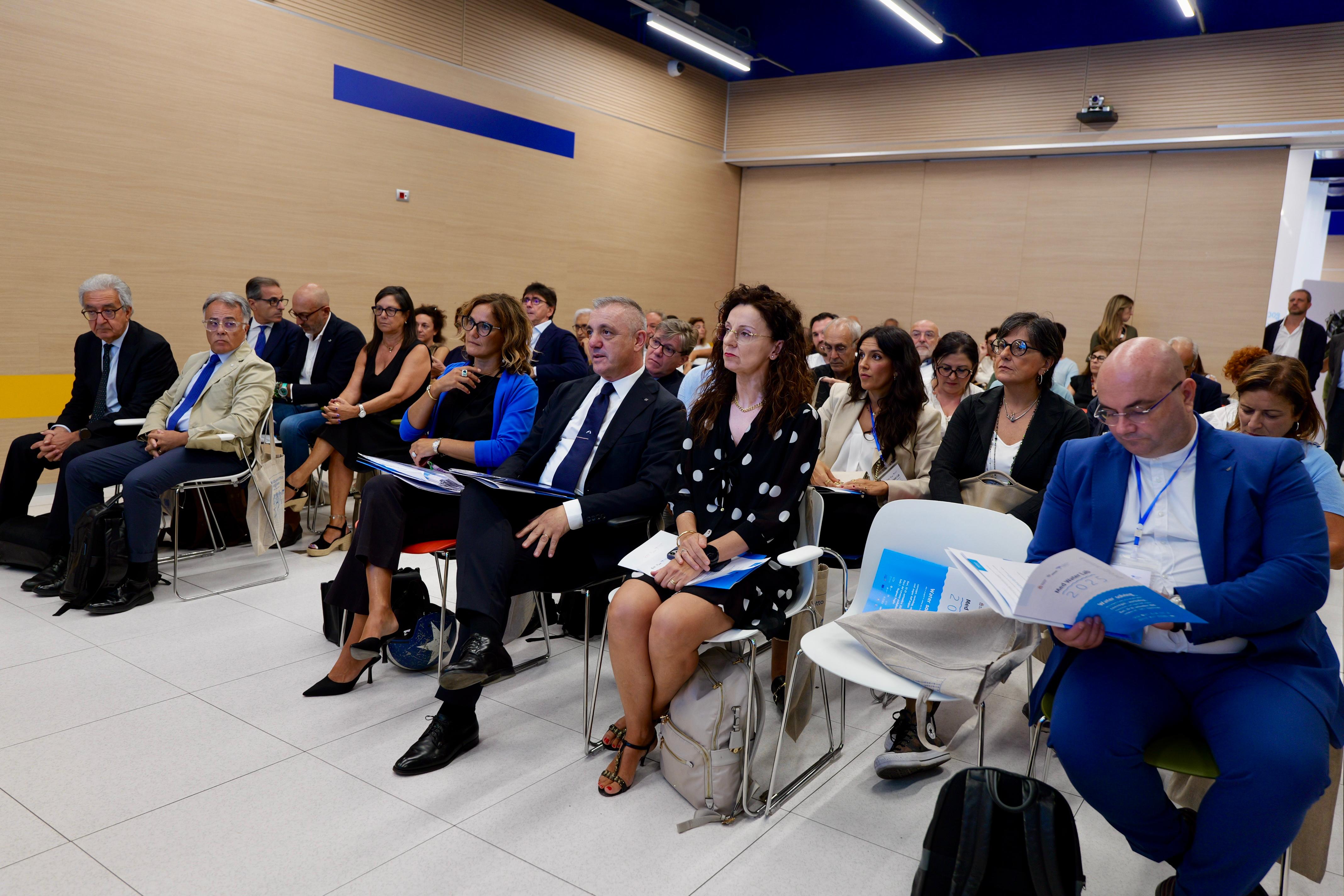 Galleria MED WATER LAB 2025: La Puglia guida la sfida per un futuro idrico sostenibile nel Mediterraneo - Diapositiva 3 di 7