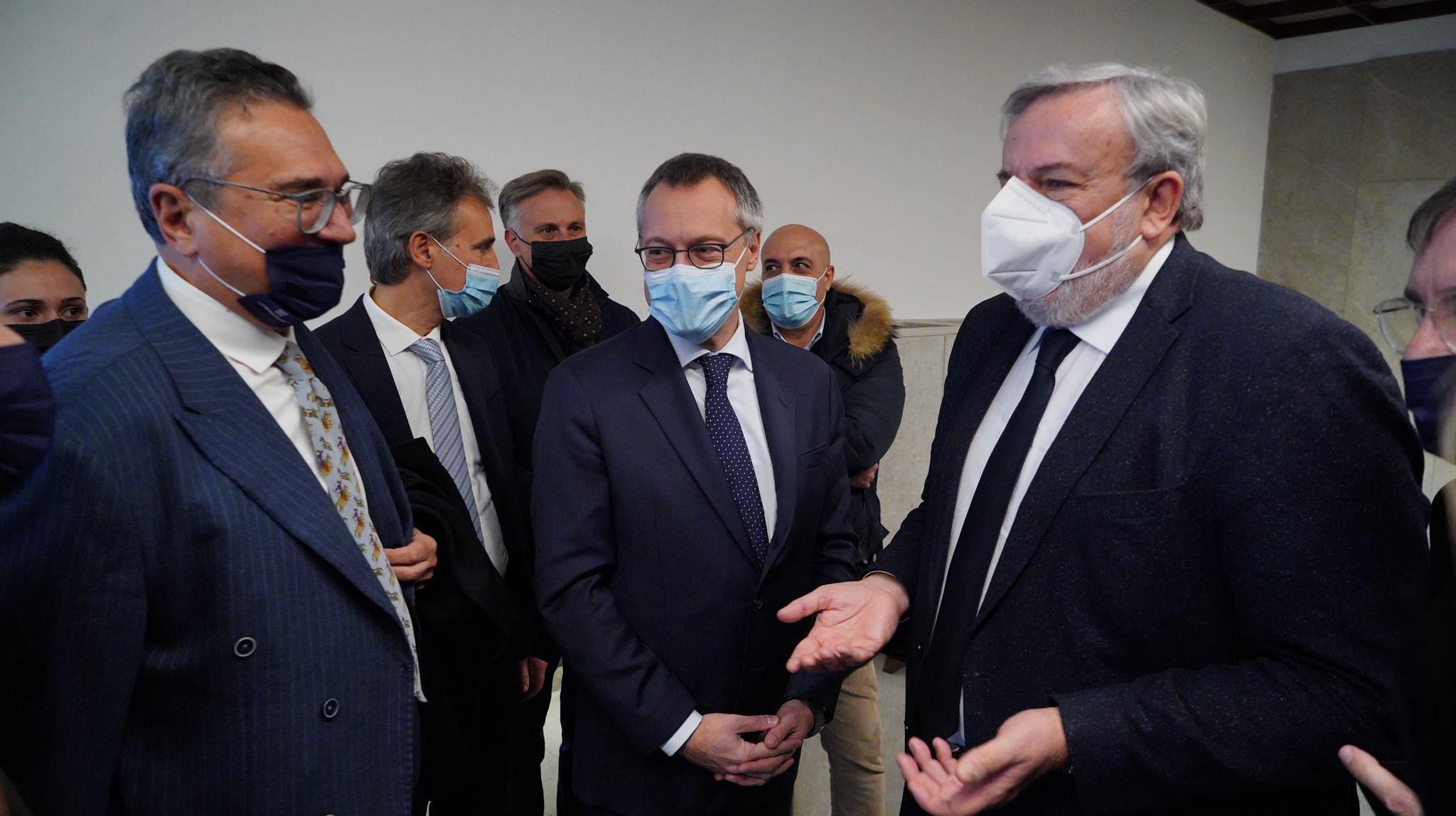 Galleria EMILIANO ALL’ASSEMBLEA DI CONFINDUSTRIA BRINDISI:  “VOGLIAMO TRASFORMARE BRINDISI NELLA CAPITALE DELL’INNOVAZIONE TECNOLOGICA DEL SALENTO” - Diapositiva 23 di 24