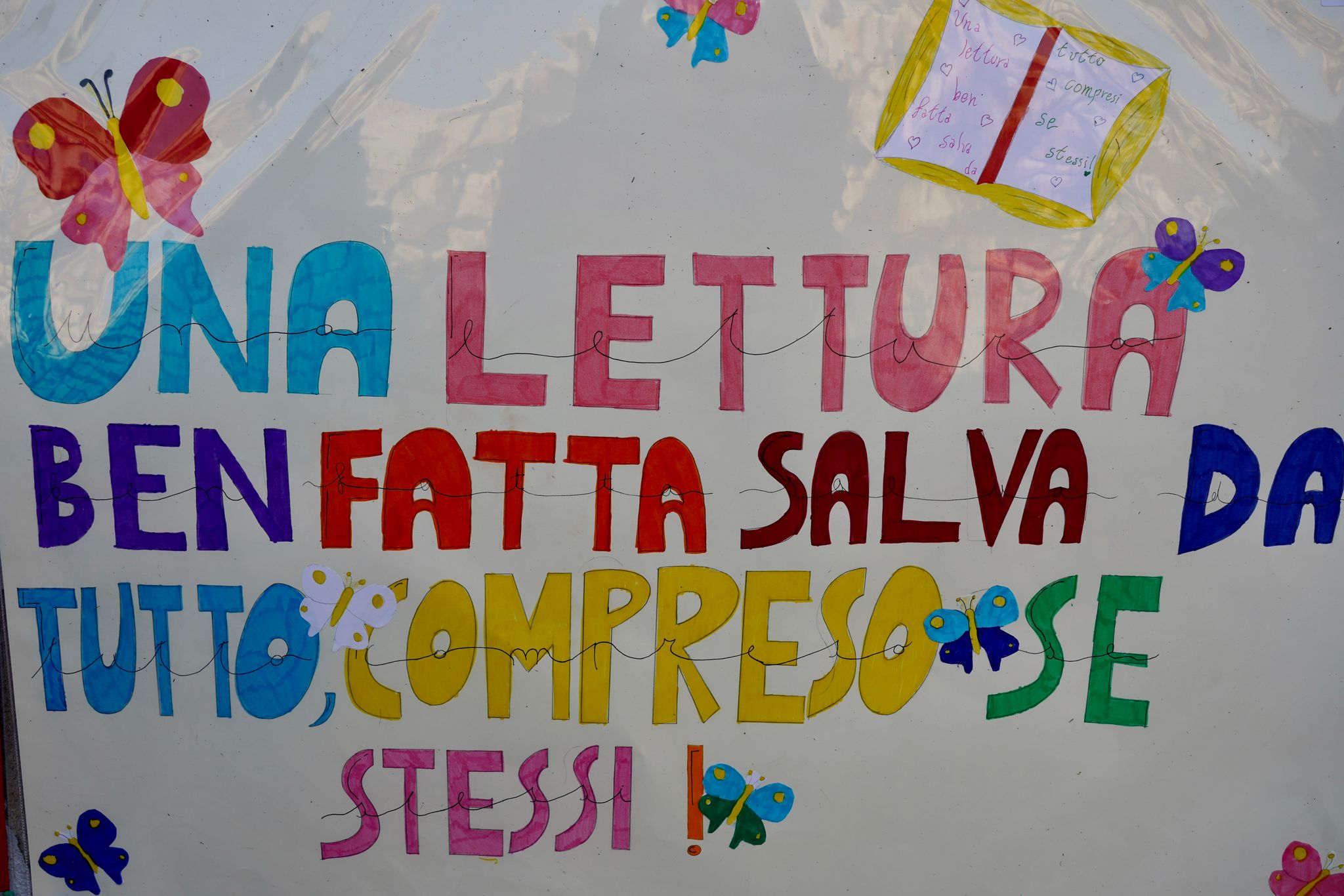 Galleria A CARBONARA L’INAUGURAZIONE DELLA COMMUNITY LIBRARY “MAUROGIOVANNI” NELLA SCUOLA DE MARINIS CON IL PRESIDENTE EMILIANO - Diapositiva 9 di 9