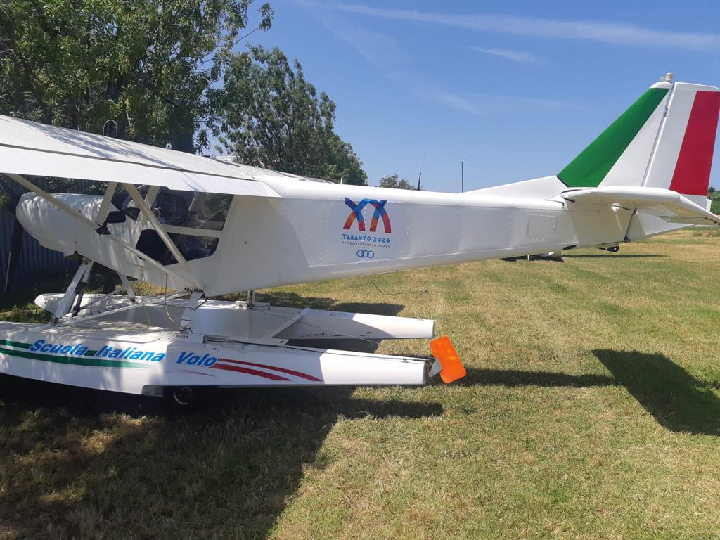 Galleria Idrovolanti con la livrea Taranto 2026 in volo  fra Puglia e Albania - Diapositiva 2 di 6