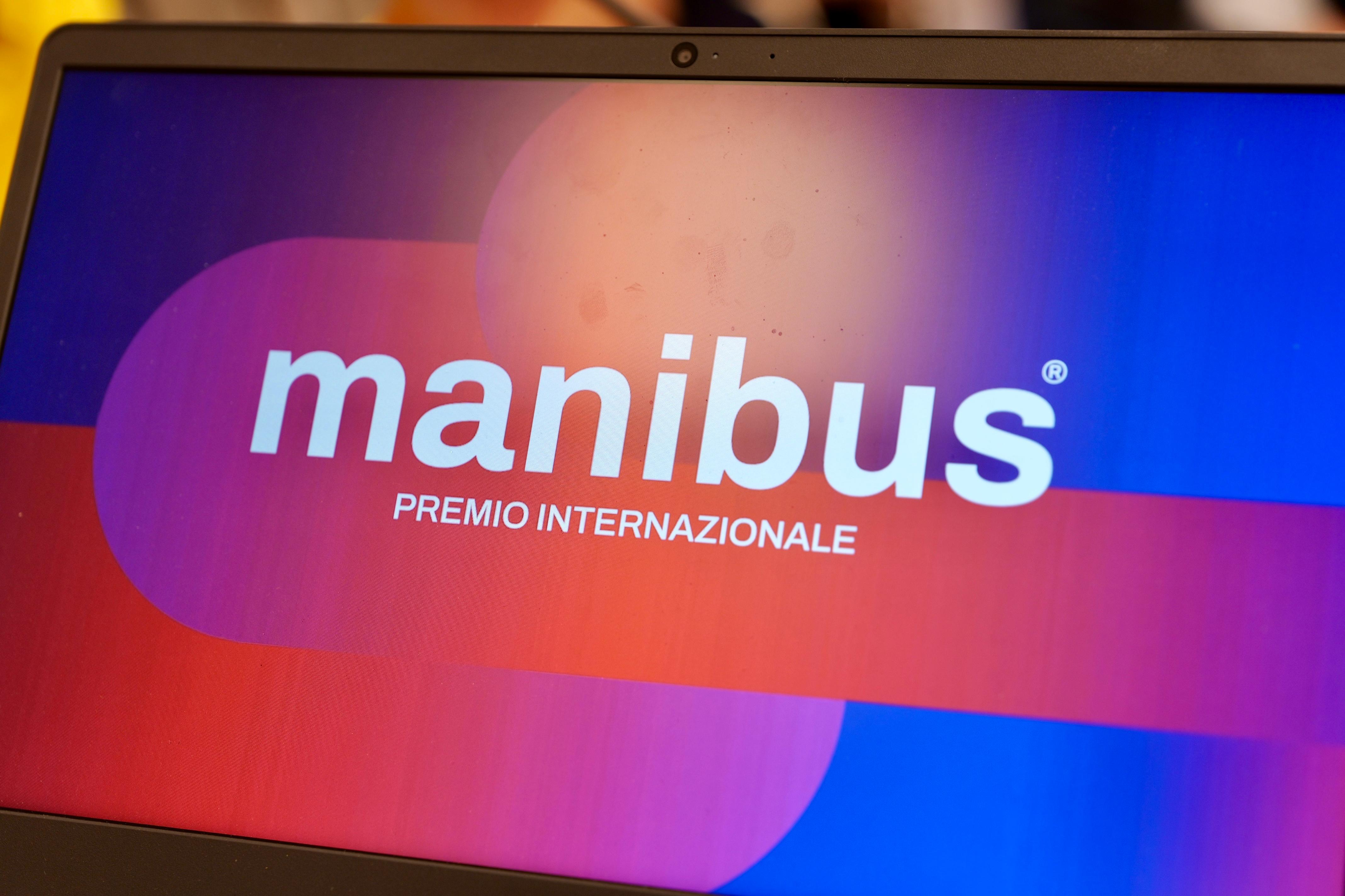 Galleria Terza edizione del premio internazionale Manibus: premi, mostre e incontri per raccontare e promuovere il made in Italy e le eccellenze pugliesi - Diapositiva 8 di 12