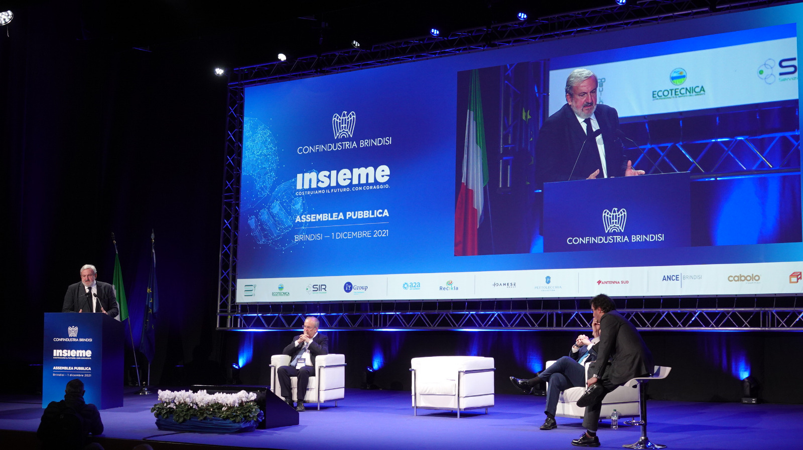 Galleria EMILIANO ALL’ASSEMBLEA DI CONFINDUSTRIA BRINDISI:  “VOGLIAMO TRASFORMARE BRINDISI NELLA CAPITALE DELL’INNOVAZIONE TECNOLOGICA DEL SALENTO” - Diapositiva 1 di 24