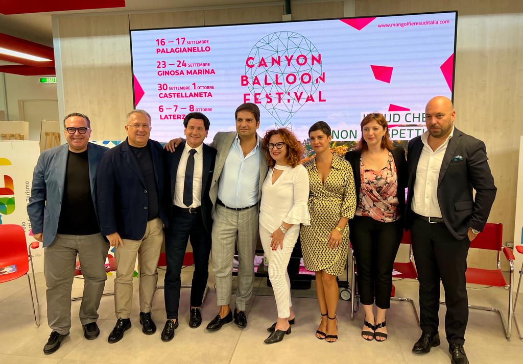Galleria TERRA DELLE GRAVINE: ARRIVA IL “CANYON BALLOON FESTIVAL” - Diapositiva 1 di 3