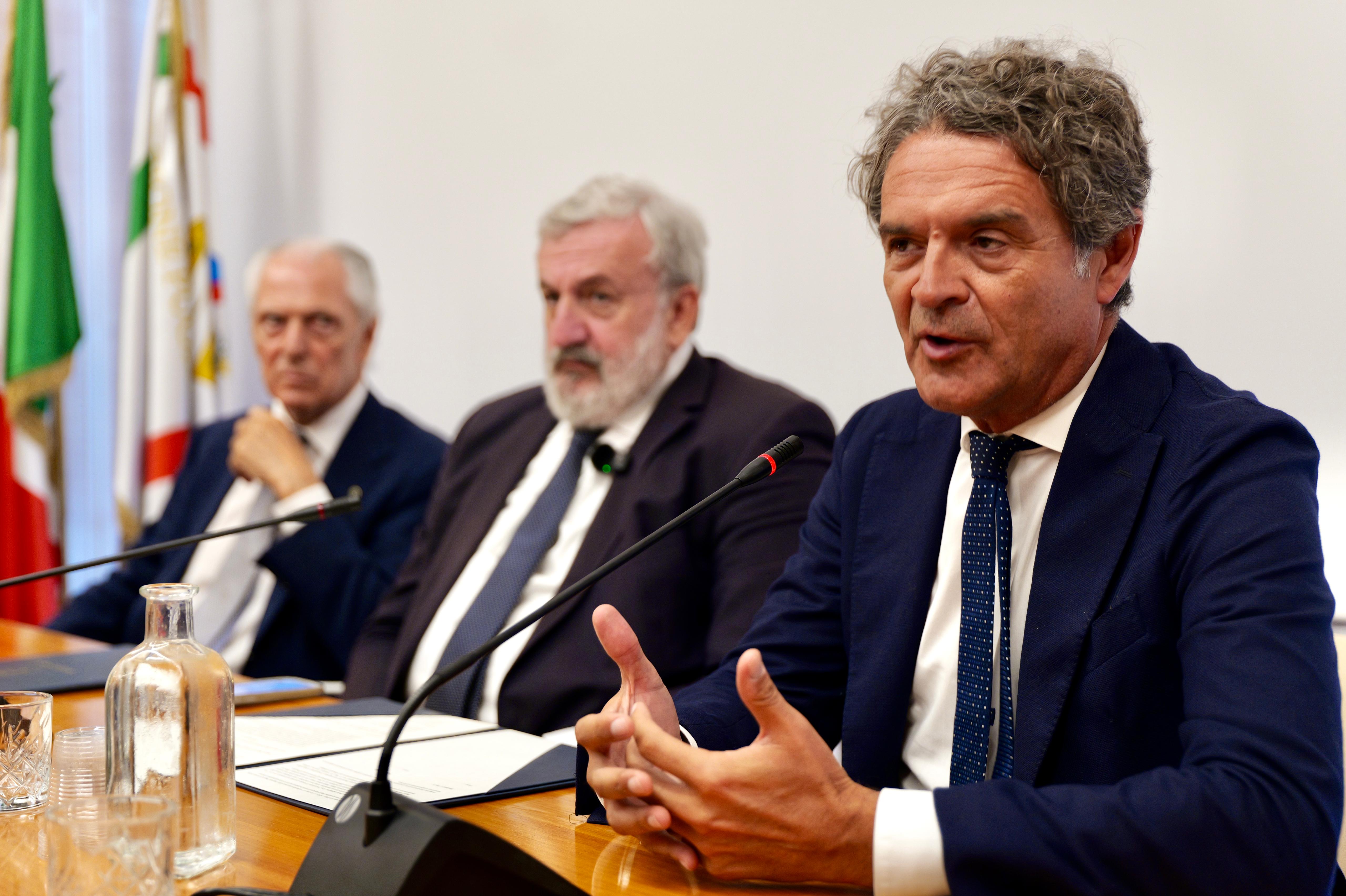 Galleria REGIONE PUGLIA E PIRELLI AVVIANO UN PROGETTO PILOTA PER IL MONITORAGGIO DELLE INFRASTRUTTURE STRADALI GRAZIE AL CYBER TYRE - Diapositiva 7 di 8