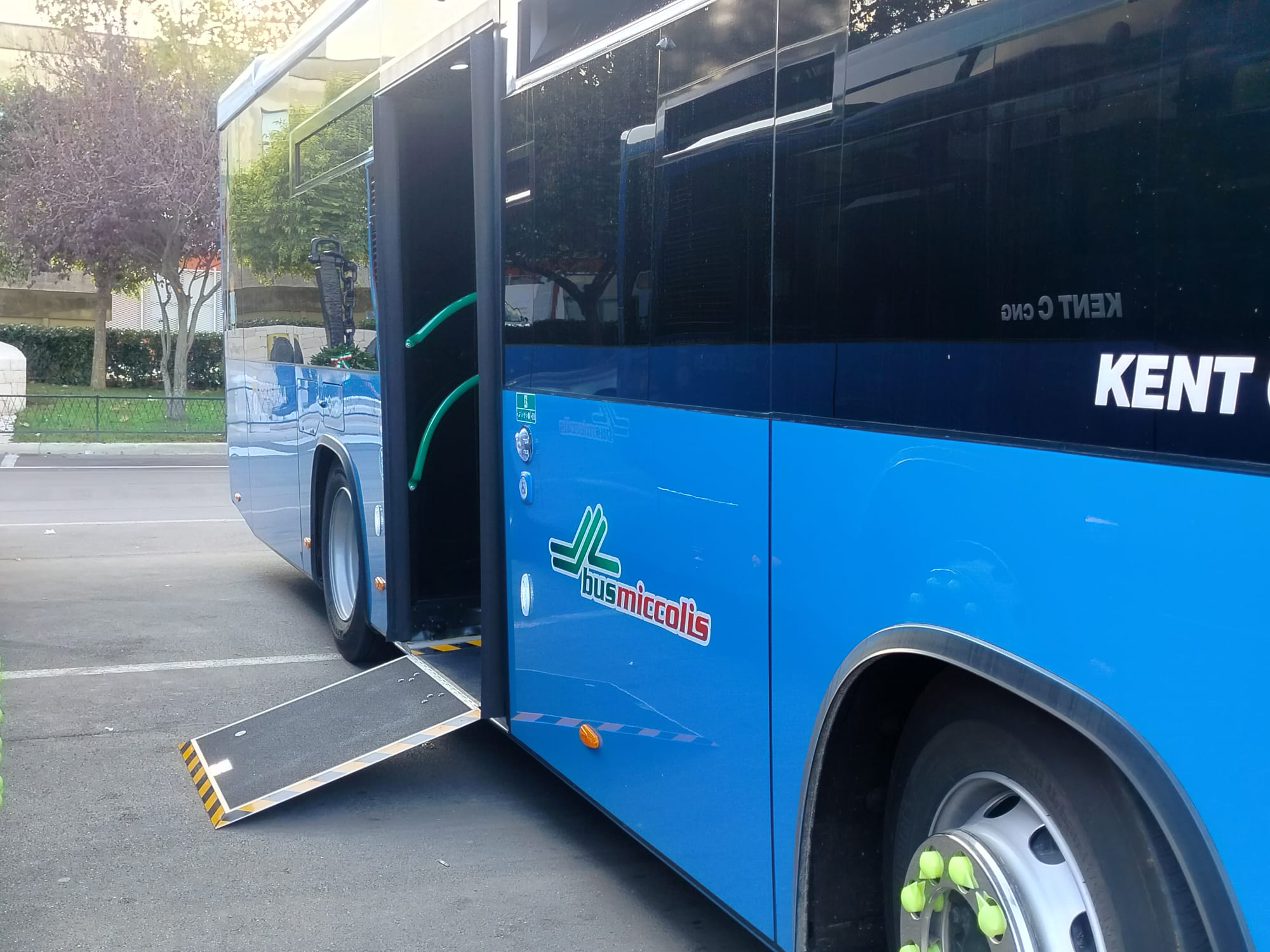 Galleria Trasporti, l’assessore Ciliento a Martina Franca per la consegna di 13 nuovi bus a metano del servizio TPL - Diapositiva 2 di 11