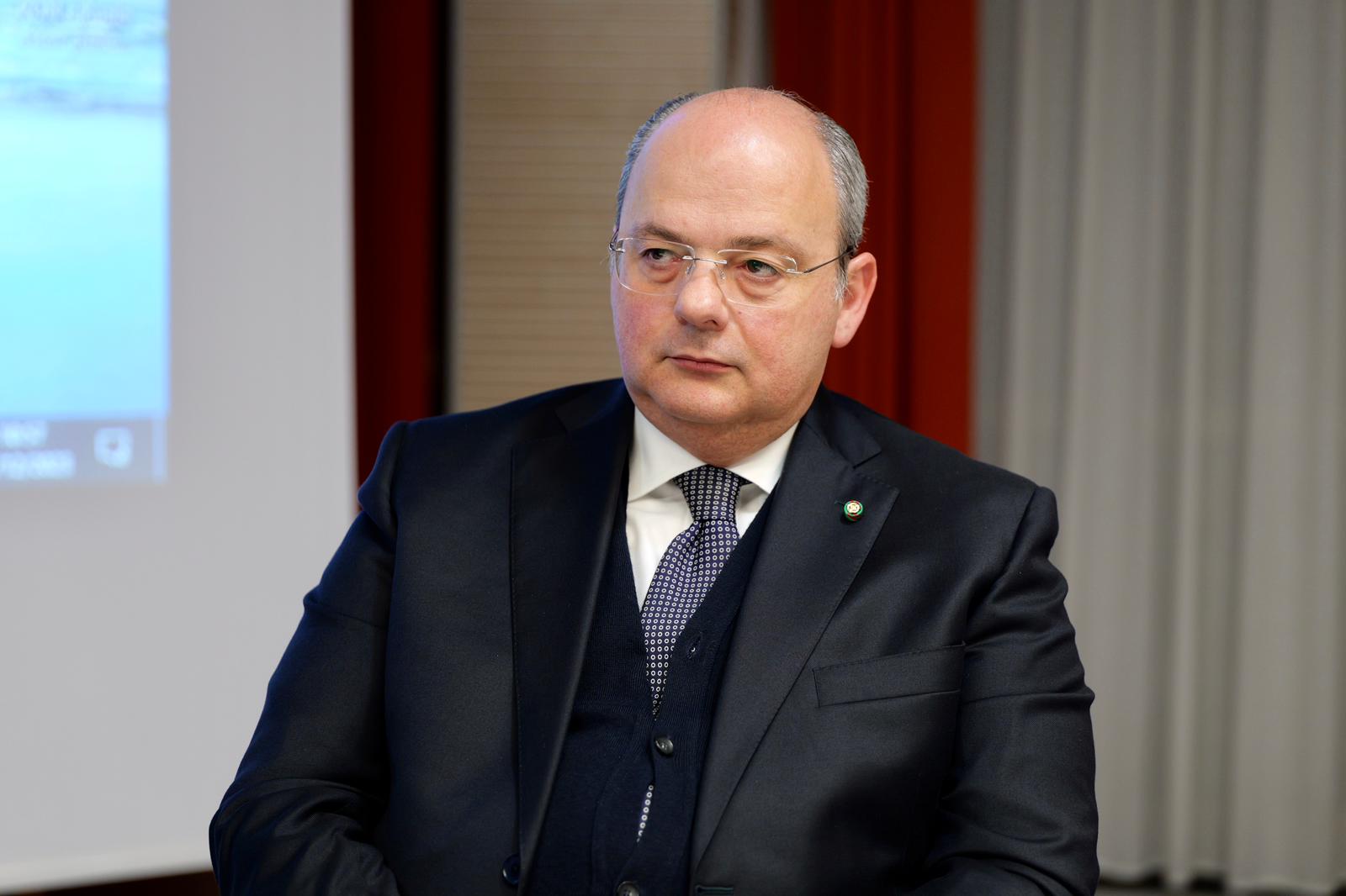 Galleria IL PRESIDENTE EMILIANO ALLA RIUNIONE DELL’UNITÀ DI COORDINAMENTO DELLA RETE ONCOLOGICA PUGLIESE: “PUNTARE ANCORA DI PIÙ SUI CENTRI DI ORIENTAMENTO” - Diapositiva 3 di 14