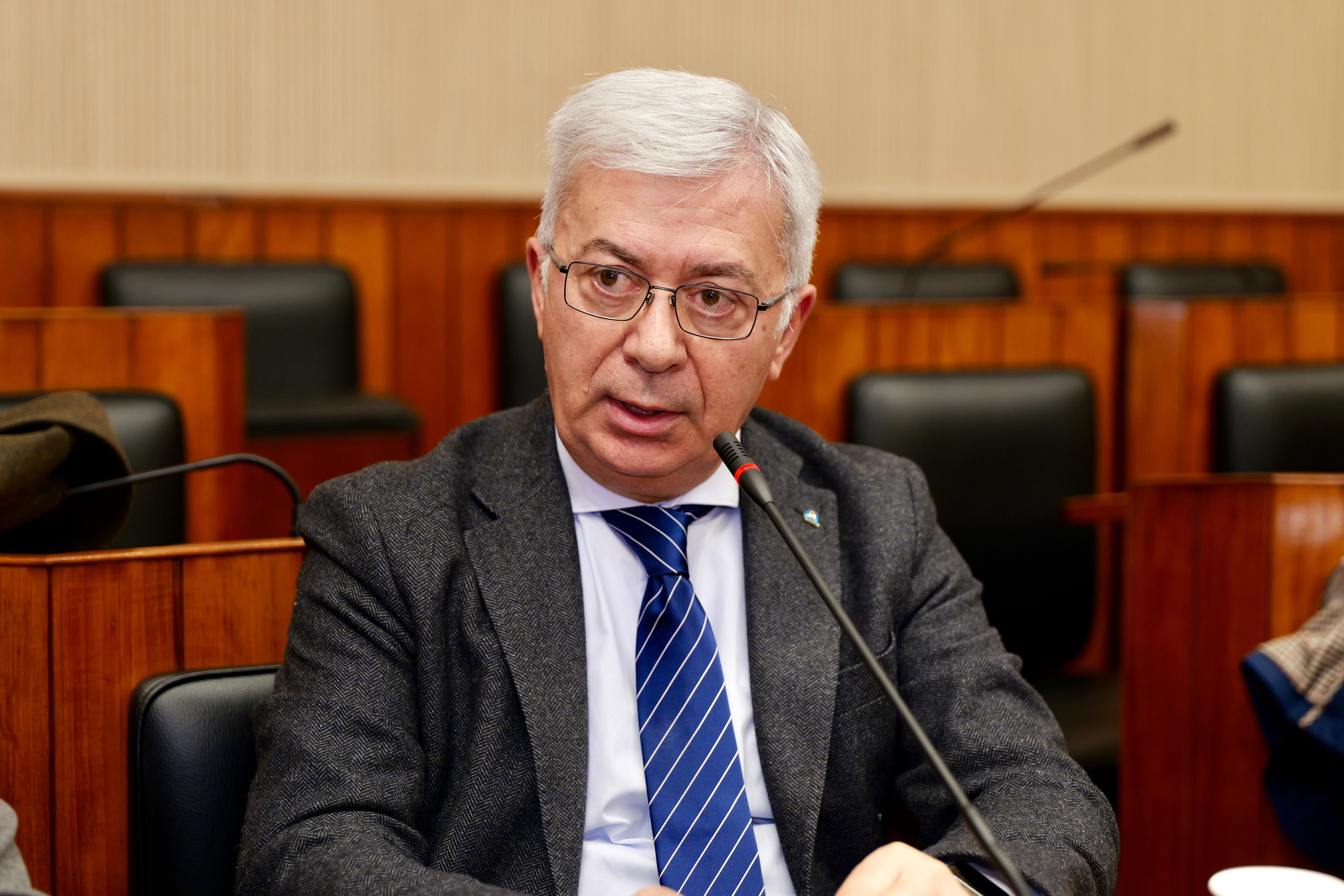 Galleria DONAZIONE DI SANGUE, IL PRESIDENTE EMILIANO FIRMA NUOVA CONVENZIONE - Diapositiva 3 di 12