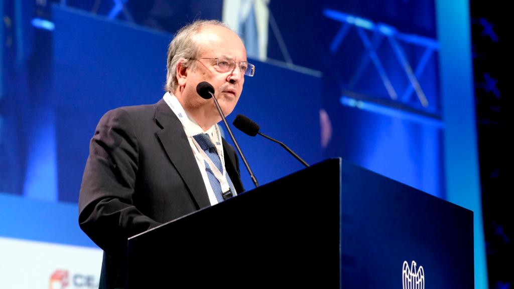 Galleria EMILIANO ALL’ASSEMBLEA DI CONFINDUSTRIA BRINDISI:  “VOGLIAMO TRASFORMARE BRINDISI NELLA CAPITALE DELL’INNOVAZIONE TECNOLOGICA DEL SALENTO” - Diapositiva 7 di 24