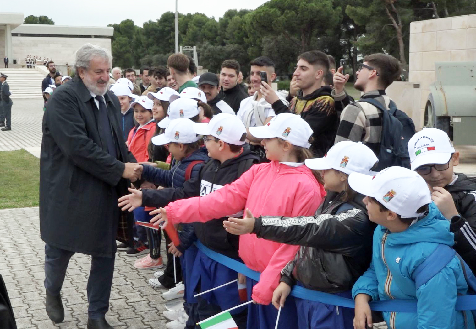 Galleria IL PRESIDENTE EMILIANO ALLE CELEBRAZIONI PER IL GIORNO DELL’UNITÀ NAZIONALE E LA FESTA DELLE FORZE ARMATE CON IL PRESIDENTE MATTARELLA - Diapositiva 11 di 12