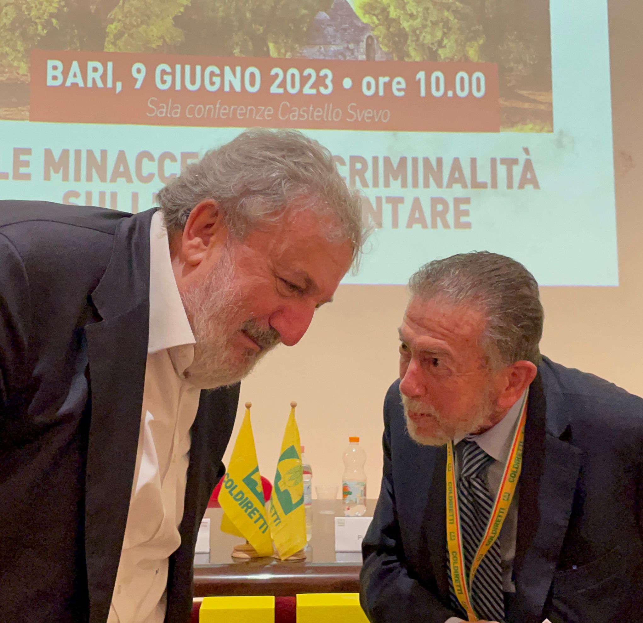 Galleria LE MINACCE DELLA CRIMINALITÀ SULL’AGROALIMENTARE IN PUGLIA: EMILIANO OGGI ALL’EVENTO COLDIRETTI - Diapositiva 1 di 2