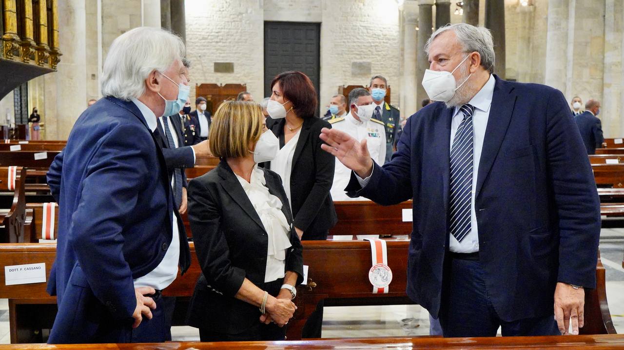 Galleria EMILIANO OGGI ALLE CELEBRAZIONI DELLA GUARDIA DI FINANZA - Diapositiva 2 di 11