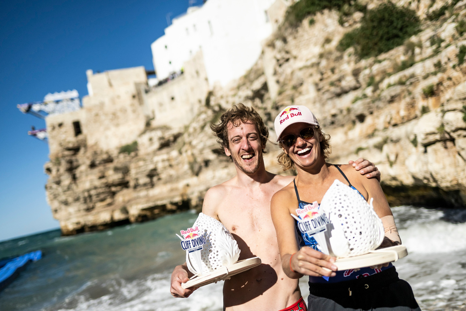 Galleria L’1 e 2 luglio 2023 l’élite del Red Bull Cliff Diving  torna per la 10° volta a Polignano a Mare - Diapositiva 2 di 16
