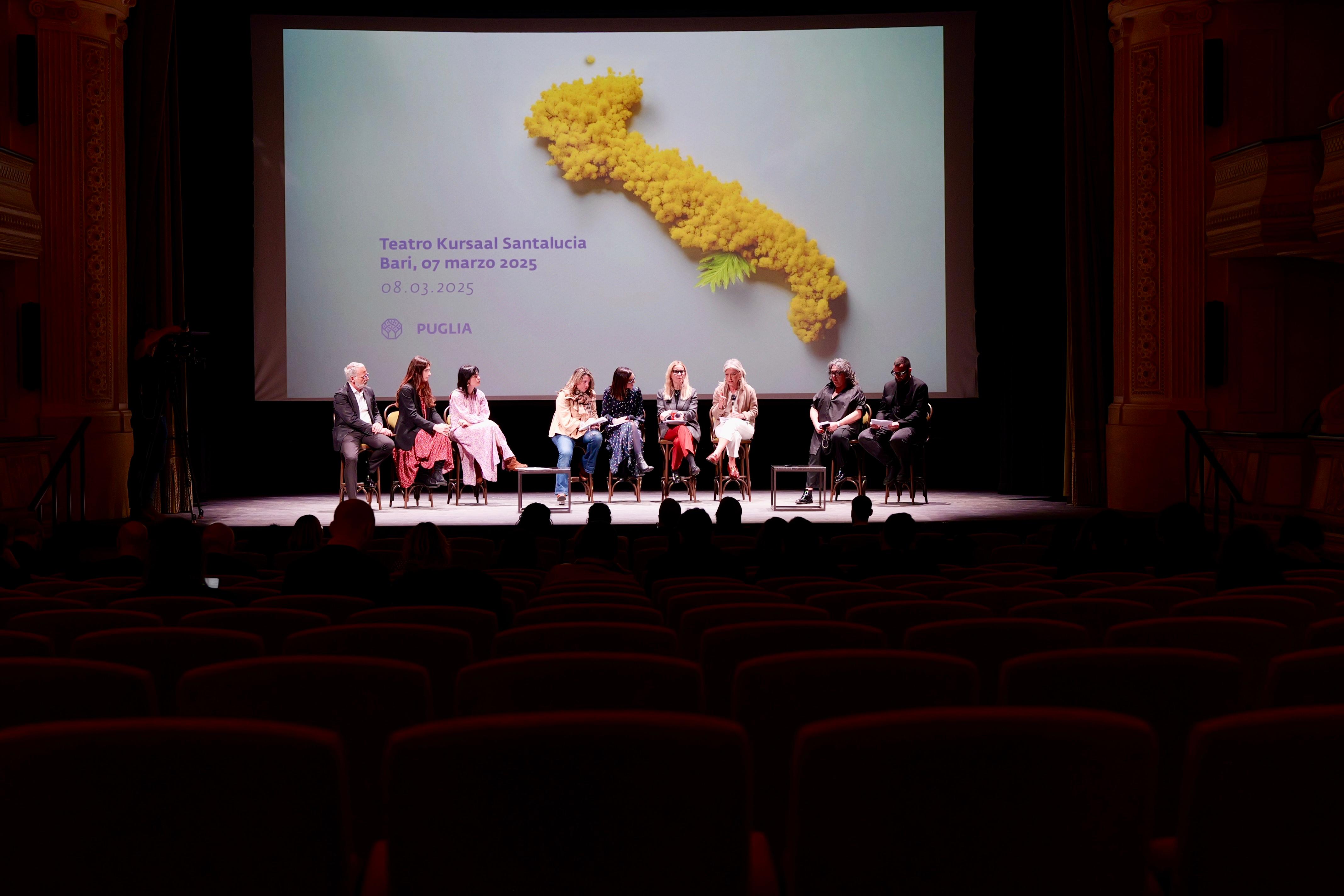 Galleria Giornata internazionale della Donna, presentate al teatro Kursaal Santalucia le iniziative della Regione Puglia per l'empowerment femminile - Diapositiva 13 di 15