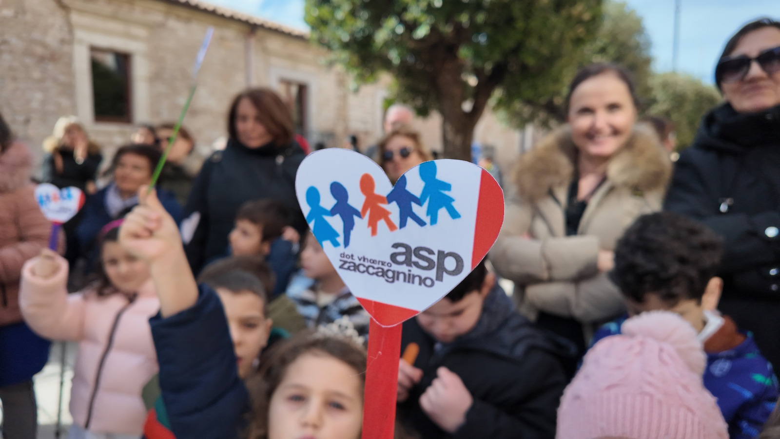 Galleria EMILIANO, CON PIEMONTESE E BARONE, ALL’INAUGURAZIONE DI UNA CASA ALLOGGIO PER PERSONE DIVERSAMENTE ABILI A SAN NICANDRO GARGANICO: “LA REGIONE È AL FIANCO DELLE CITTÀ PUGLIESI” - Diapositiva 2 di 8