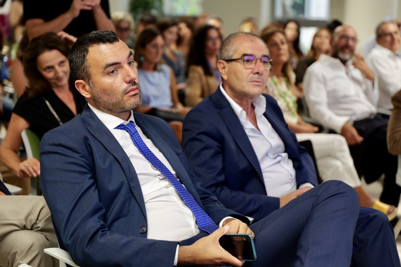 Galleria Emiliano e Delli Noci al Nanotec di Lecce per i 100 anni del CNR: “Dalle nanotecnologie alla nuova Facoltà di Medicina, quello che è successo qui, con l'aiuto della Regione, merita grande attenzione