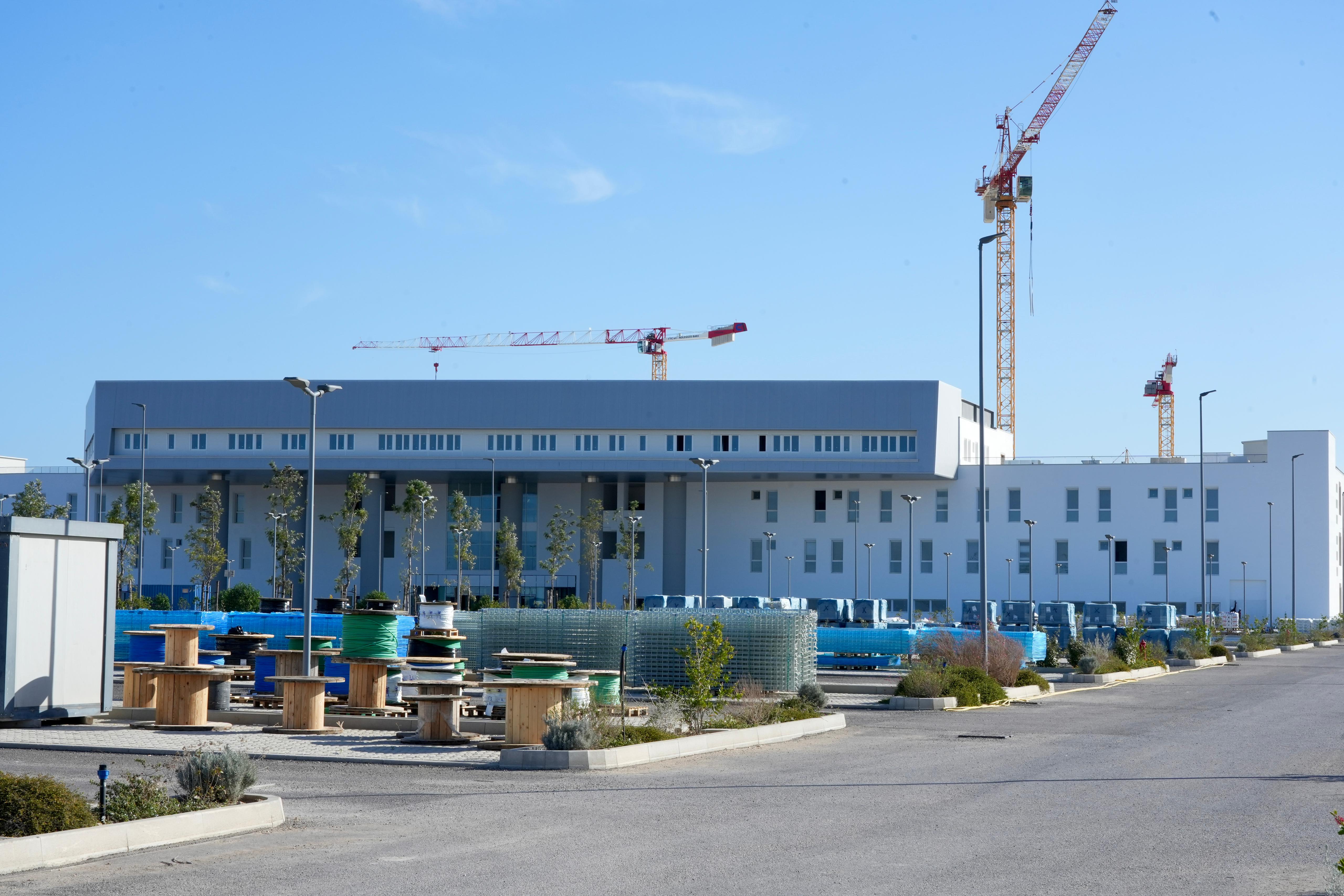 Galleria EMILIANO PRESIEDE LA CABINA DI REGIA SUL NUOVO OSPEDALE SAN CATALDO  A TARANTO: “SARÀ UNA STRUTTURA UNICA IN ITALIA” - Diapositiva 5 di 12