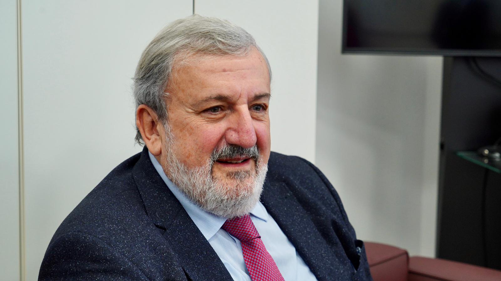 Galleria EMILIANO E DELLI NOCI RICEVONO IL MINISTRO DELLE INFRASTRUTTURE E L'AMBASCIATORE DEL KOSOVO: “RAFFORZARE I RAPPORTI DI COLLABORAZIONE TRA LA PUGLIA E IL PIÙ GIOVANE PAESE D’EUROPA” - Diapositiva 13 di 15