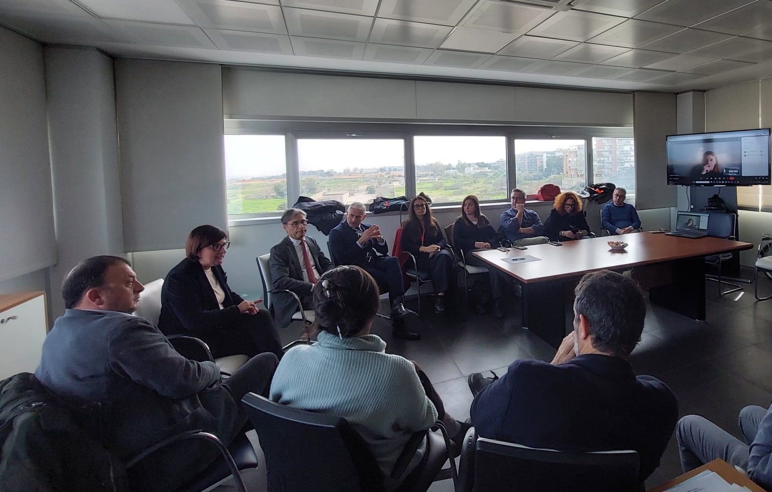 Galleria Trasporti, nuovo incontro dell’assessore Ciliento sui collegamenti Barletta-Spinazzola: “Lavoreremo con i sindaci e il Gruppo FS per riattivare la linea ferroviaria fino a Spinazzola e ottimizzare e velocizzare i collegamenti su gomma” - Diapositiva 1 di 3