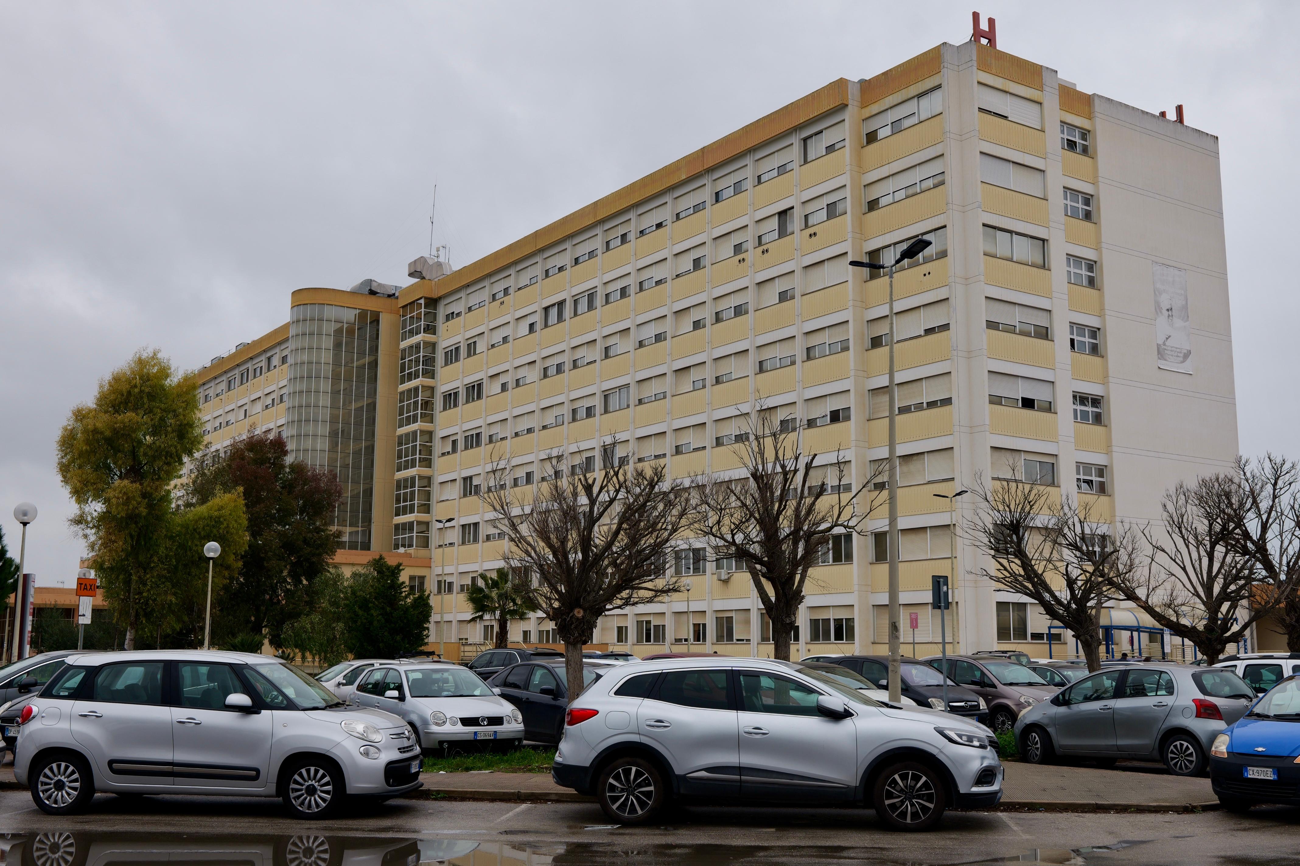 Galleria OSPEDALE DIMICCOLI DI BARLETTA: EMILIANO, PIEMONTESE E DIMATTEO ALL’ATTIVAZIONE DEL SECONDO  NUOVO ACCELERATORE LINEARE - Diapositiva 6 di 16