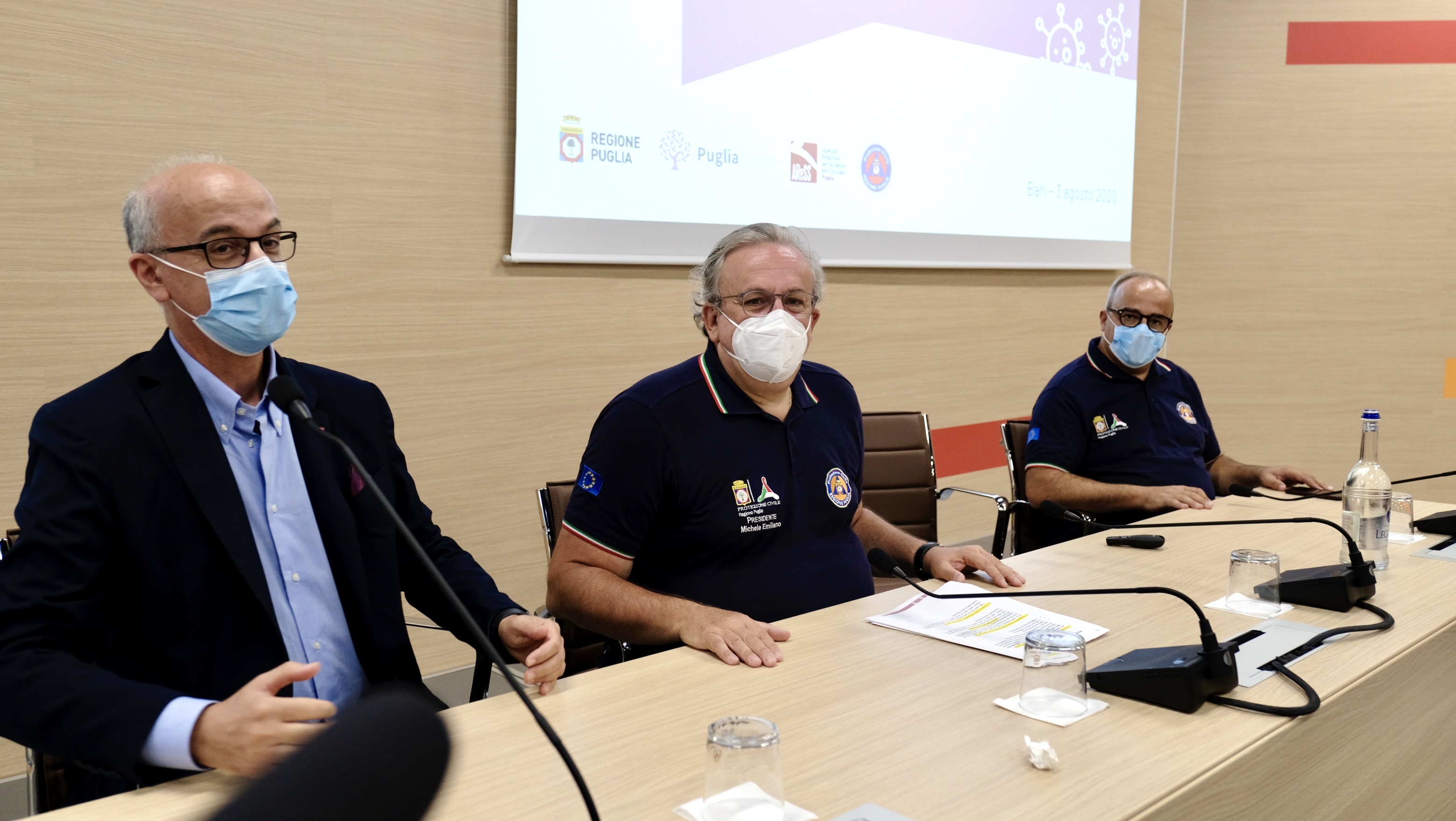 Galleria Presidente Regione e Montanaro presentano il nuovo Piano Ospedaliero della Regione Puglia - Diapositiva 8 di 11