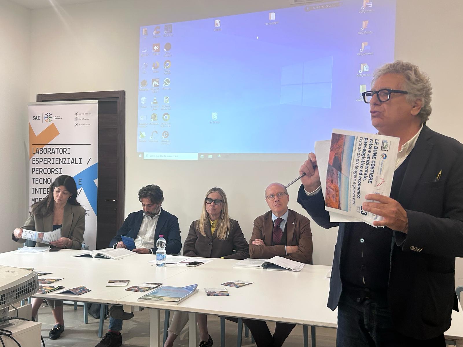 Galleria Il ruolo delle dune costiere, assessora Triggiani: “Patrimonio geobiodiverso e volàno di sviluppo costiero e turistico da tutelare” - Diapositiva 1 di 14