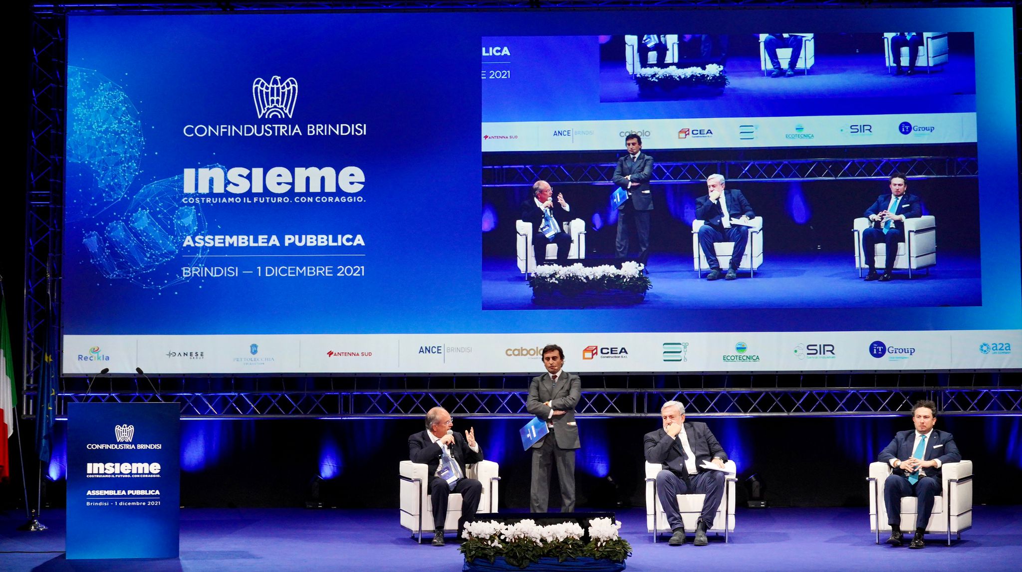 Galleria EMILIANO ALL’ASSEMBLEA DI CONFINDUSTRIA BRINDISI:  “VOGLIAMO TRASFORMARE BRINDISI NELLA CAPITALE DELL’INNOVAZIONE TECNOLOGICA DEL SALENTO” - Diapositiva 24 di 24