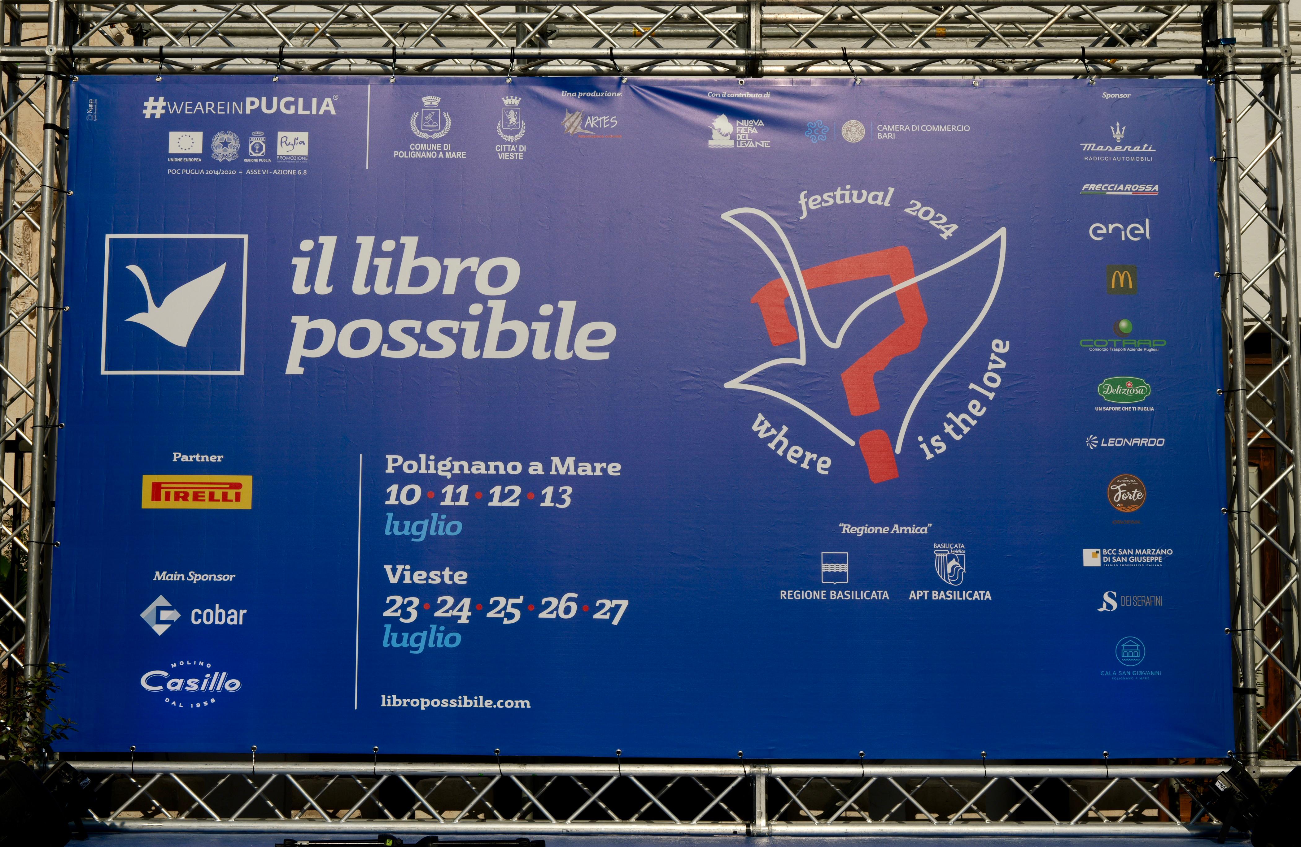 Galleria IL PRESIDENTE EMILIANO ALL’APERTURA DEL FESTIVAL IL LIBRO POSSIBILE A POLIGNANO A MARE - Diapositiva 12 di 12