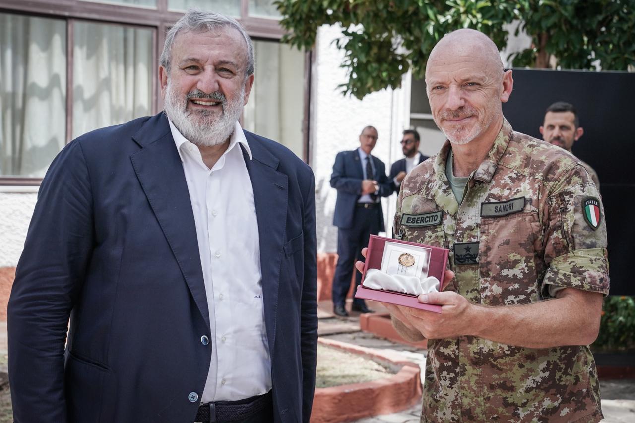 Galleria IL PRESIDENTE EMILIANO ALLA CERIMONIA DI AVVICENDAMENTO DELLA BRIGATA PINEROLO: “GRANDE LAVORO SVOLTO IN QUESTI ANNI E DURANTE IL G7” - Diapositiva 1 di 8