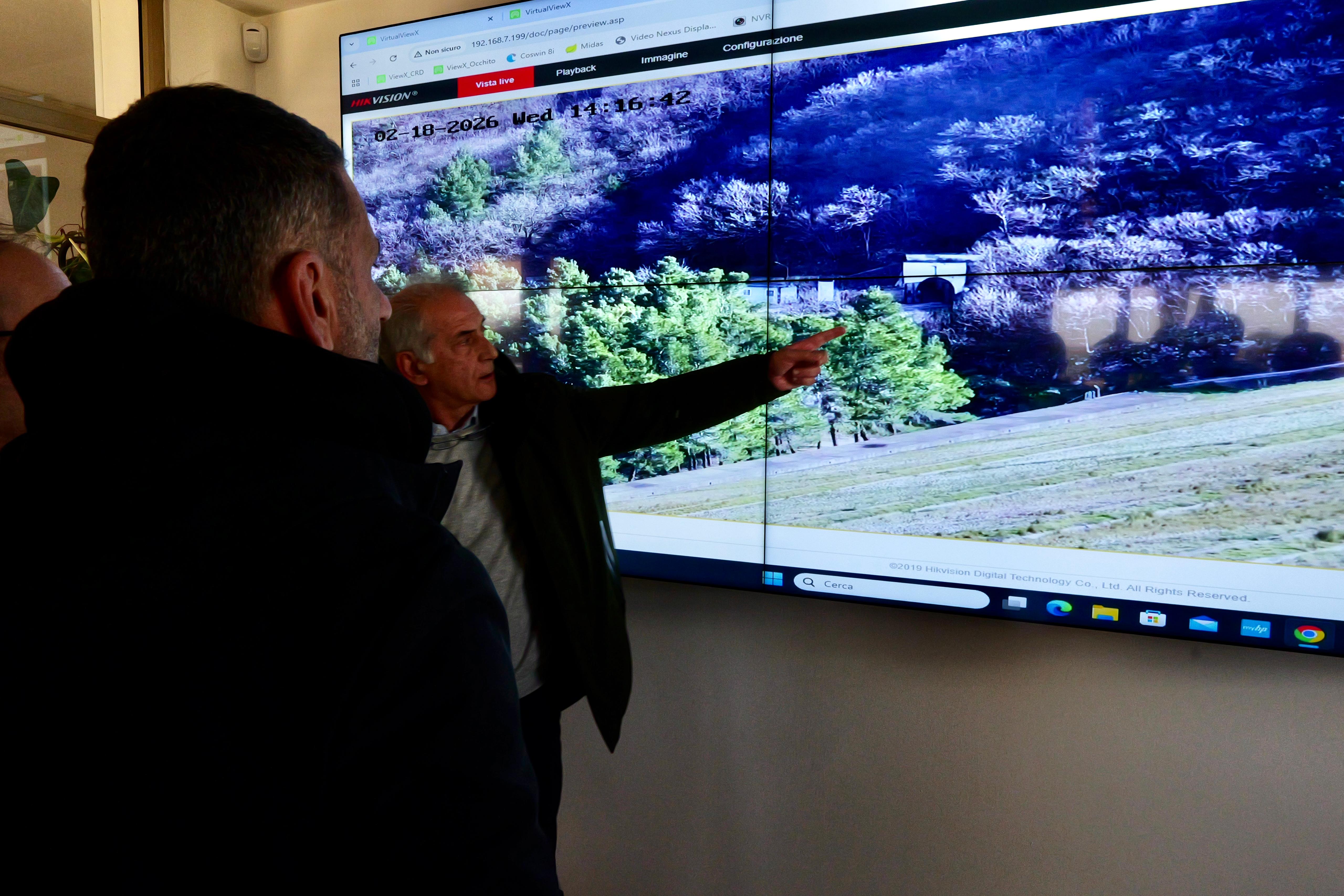 Galleria Decaro in visita agli impianti idrici di San Severo e Finocchito: “Stiamo superando la crisi. Presto attivi in Puglia 42 impianti di riuso di acque reflue. Pronta la vasca per l’acqua del Liscione dal Molise” - Diapositiva 2 di 6