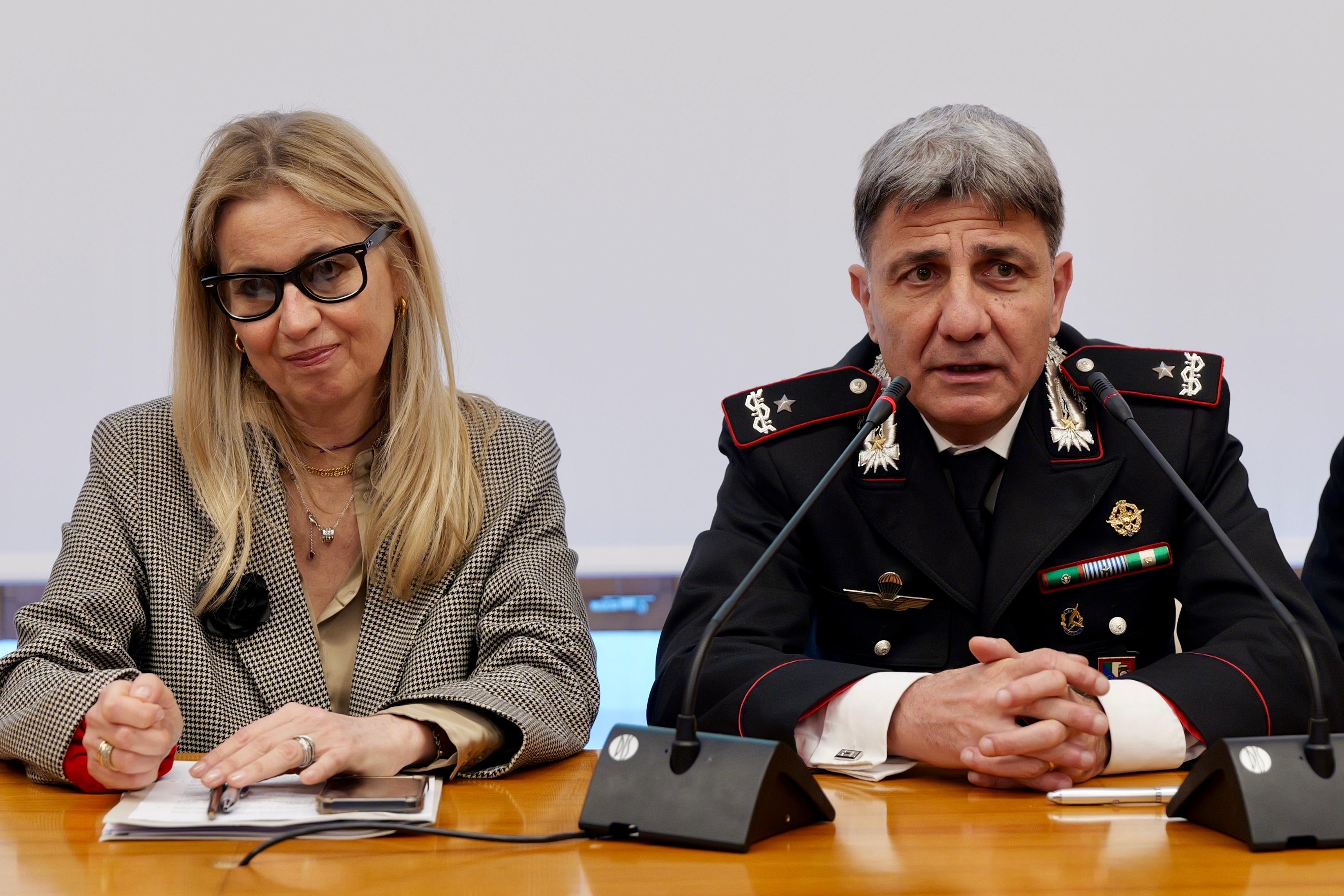 Galleria Prevenzione e contrasto dei reati ambientali: Regione Puglia, Forze dell’Ordine, Arpa e CNR presentano l'accordo quadro - Diapositiva 7 di 8