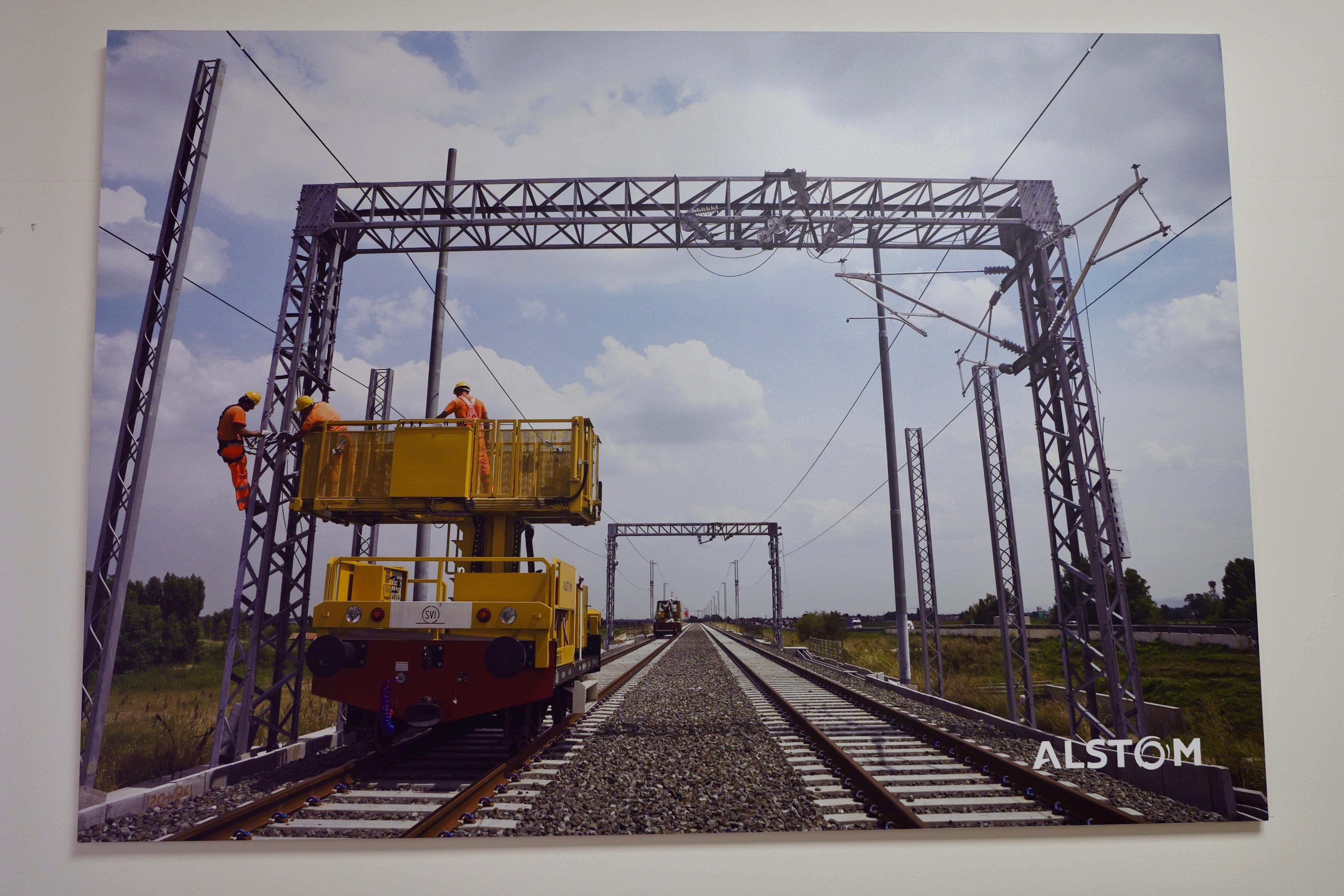 Galleria Trasporti, l’assessore Piemontese in visita alla sede Alstom di Modugno (Bari), dove si lavora sulle tecnologie applicate alla mobilità e alla sicurezza del trasporto ferroviario - Diapositiva 1 di 14