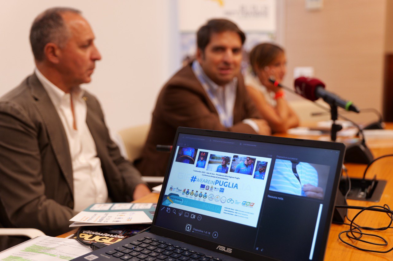 Galleria BIKE, IL GIRO DI PUGLIA CHALLENGE PORTA I CAMPIONI FRA MURGE E MARE - Diapositiva 15 di 17