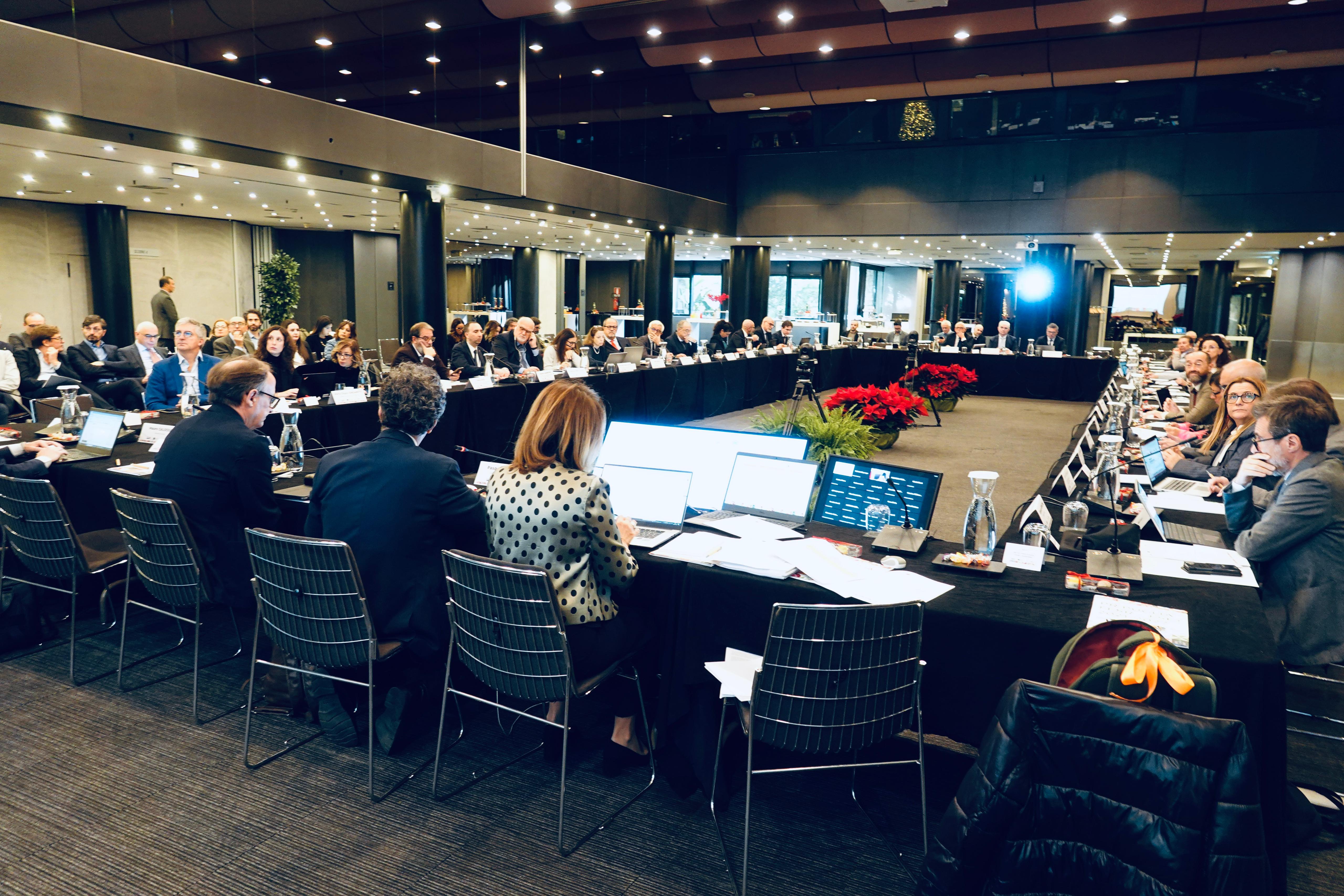 Galleria Riunione a Bari del Comitato di Sorveglianza PR Puglia FESR-FSE+ 2021-2027 - Diapositiva 8 di 12