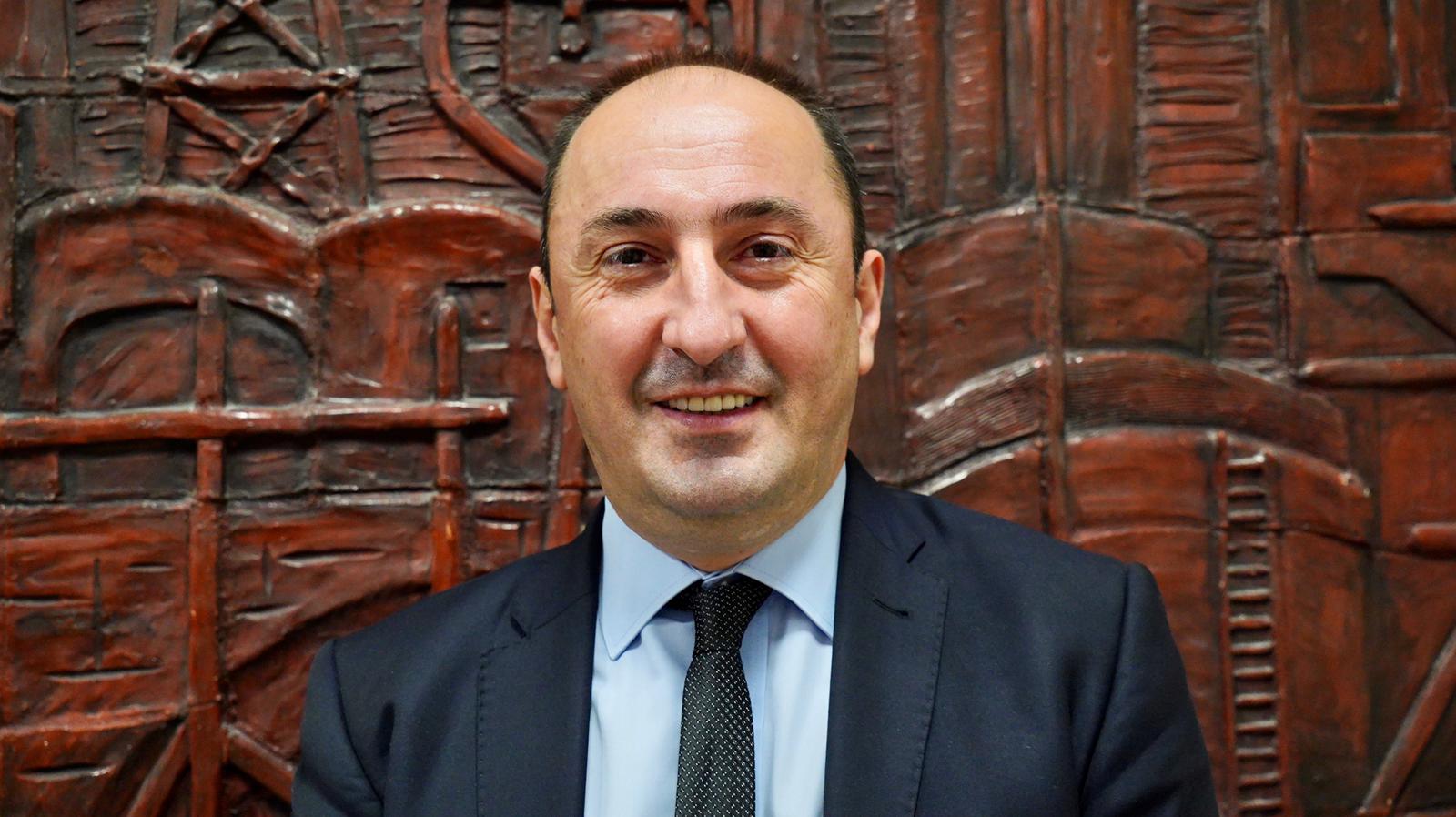 Galleria EMILIANO E DELLI NOCI RICEVONO IL MINISTRO DELLE INFRASTRUTTURE E L'AMBASCIATORE DEL KOSOVO: “RAFFORZARE I RAPPORTI DI COLLABORAZIONE TRA LA PUGLIA E IL PIÙ GIOVANE PAESE D’EUROPA” - Diapositiva 8 di 15