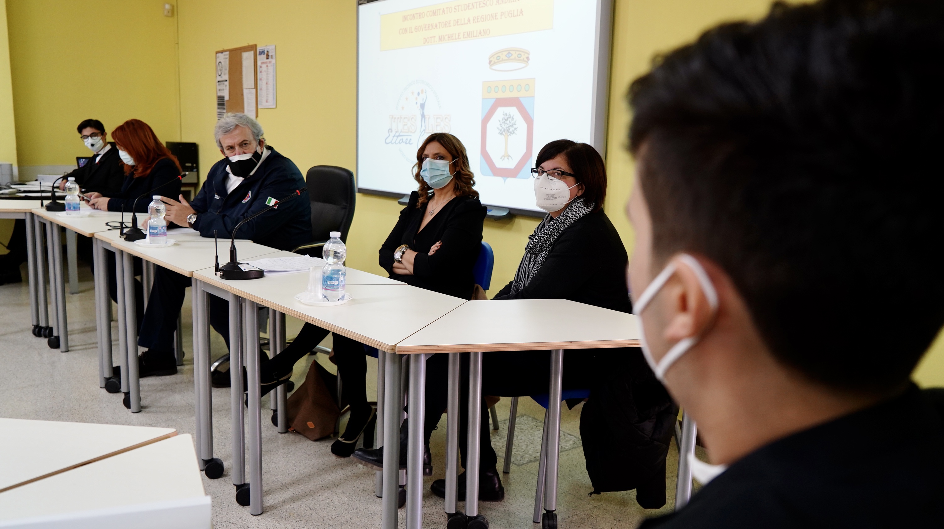 Galleria Scuola, Emiliano oggi ad Andria per un dibattito con gli studenti - Diapositiva 10 di 11