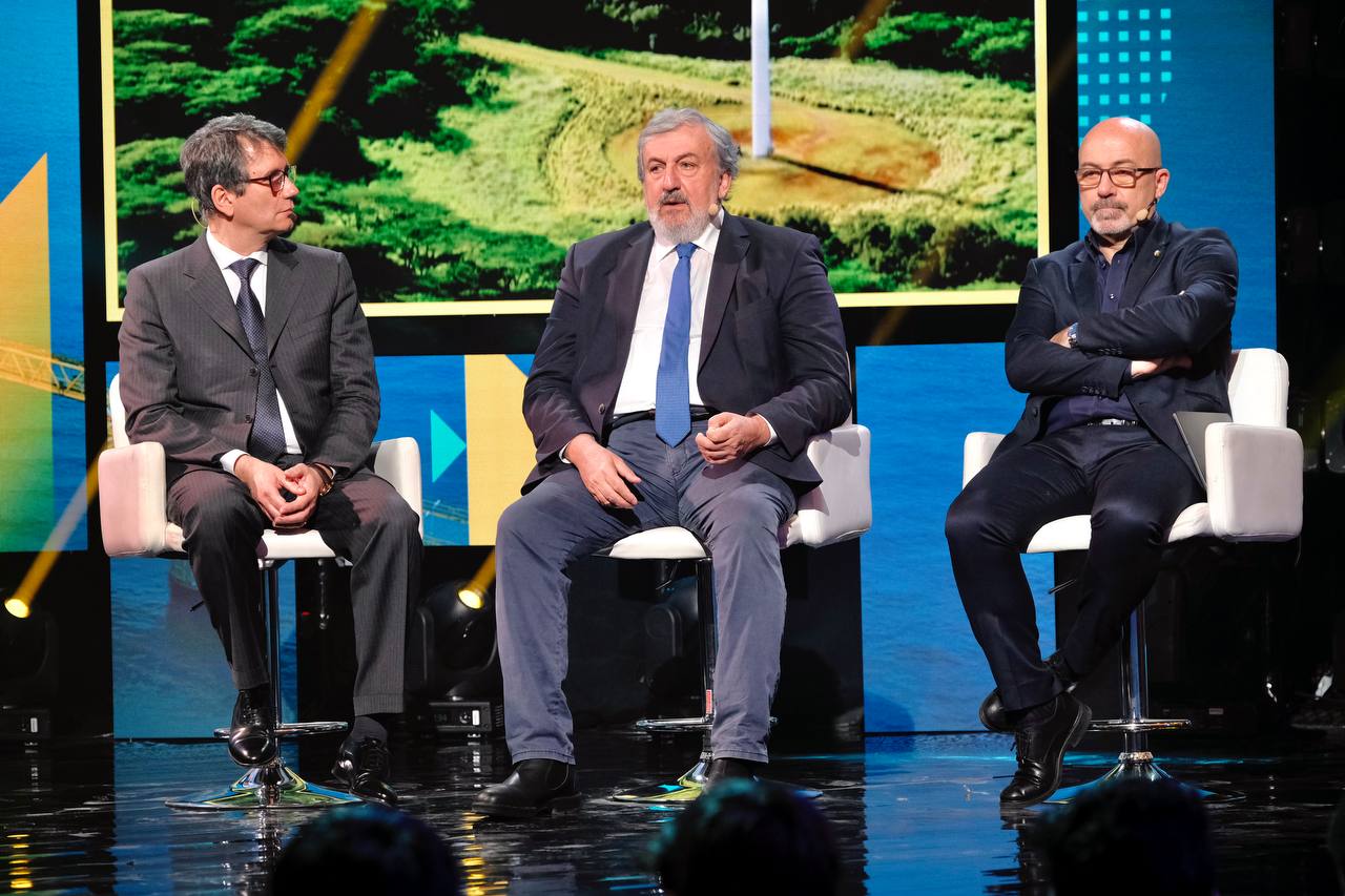 Galleria Emiliano a Sky tg24 live in Bari: “Pnrr, il progetto di bandiera della Puglia è Taranto città dell’idrogeno” - Diapositiva 8 di 16