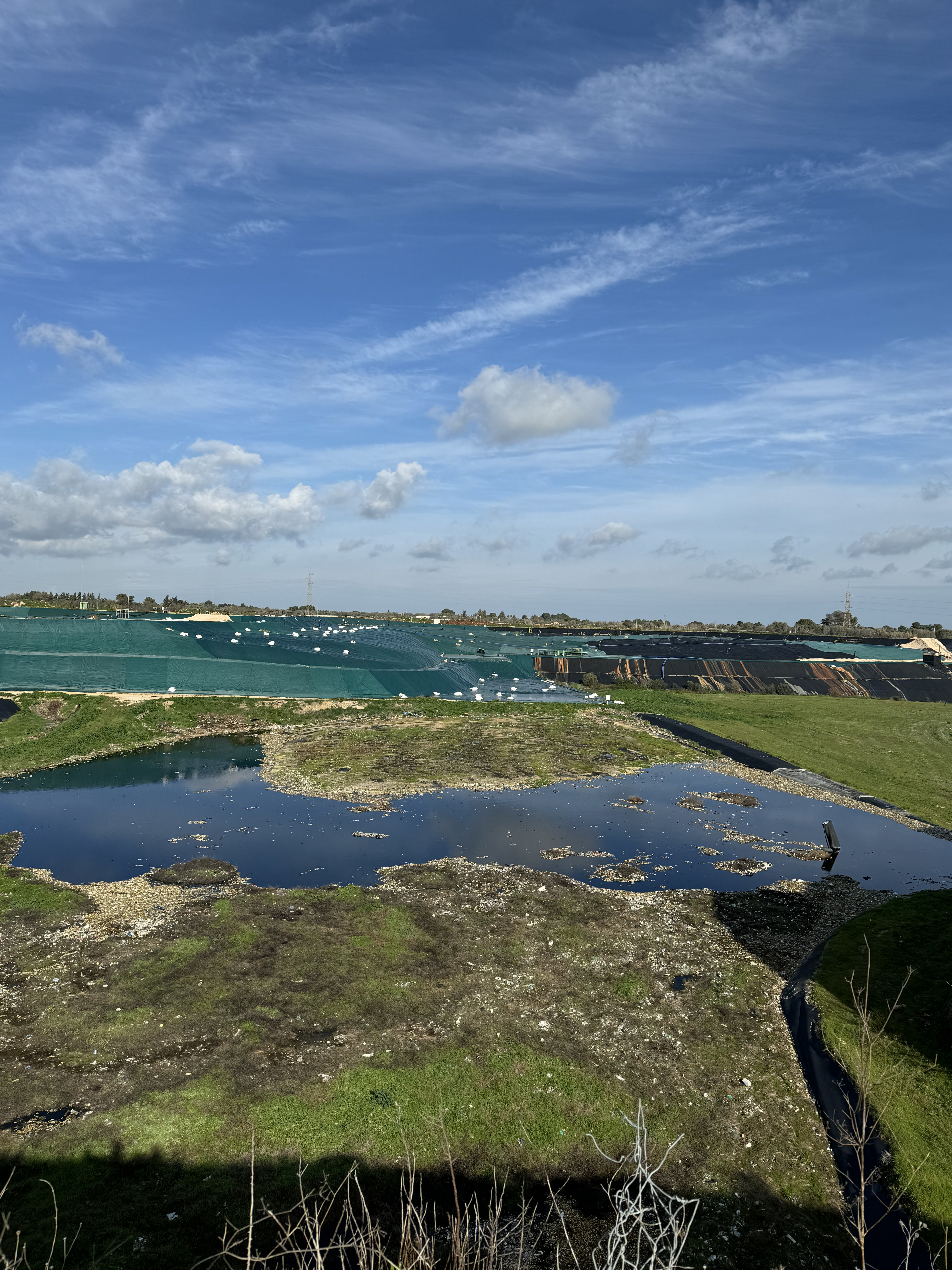 Galleria Discarica contrada Autigno a Brindisi, sopralluogo dell’assessora Triggiani: “Ci sono ancora criticità, ma il sito rappresenta una priorità per la Regione”. Stanziati 3 milioni di euro al Comune - Diapositiva 1 di 5